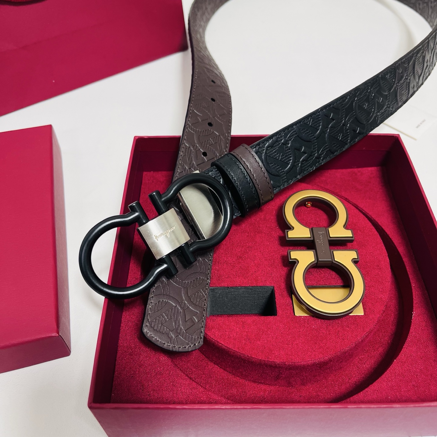 Ferragamo · 一带双扣 此款采用進口皮制作·專櫃原單品質·搭配原版Gancio五金·3.5cm规格·可调式皮带
