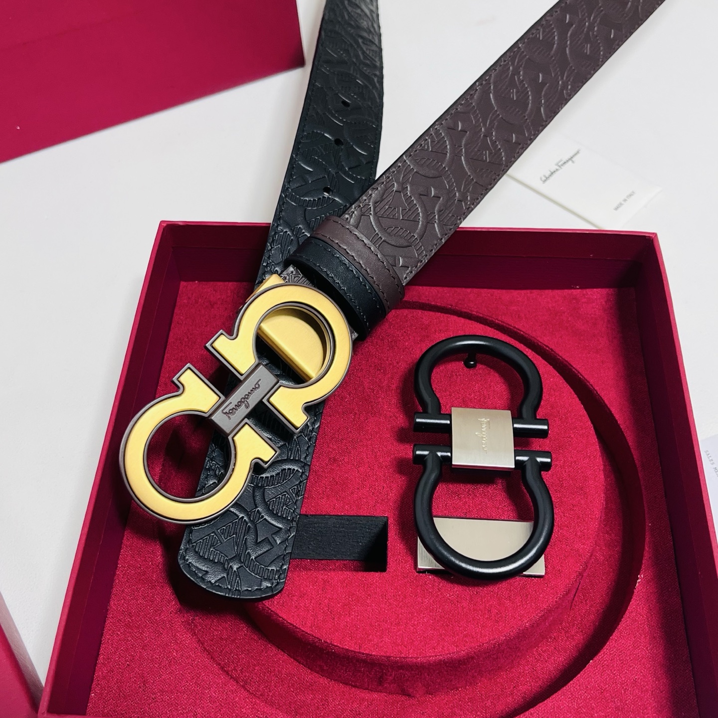 Ferragamo · 一带双扣 此款采用進口皮制作·專櫃原單品質·搭配原版Gancio五金·3.5cm规格·可调式皮带