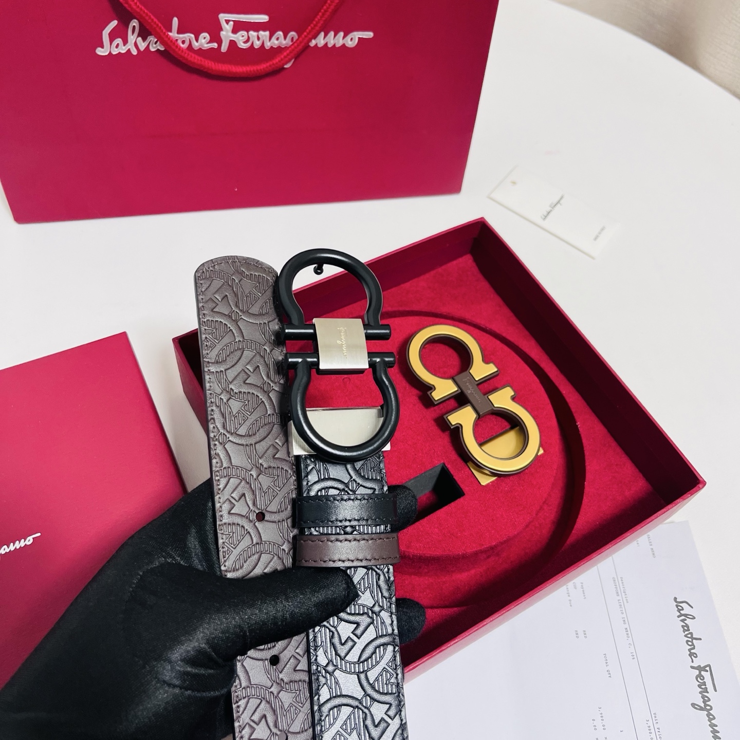 Ferragamo · 一带双扣 此款采用進口皮制作·專櫃原單品質·搭配原版Gancio五金·3.5cm规格·可调式皮带