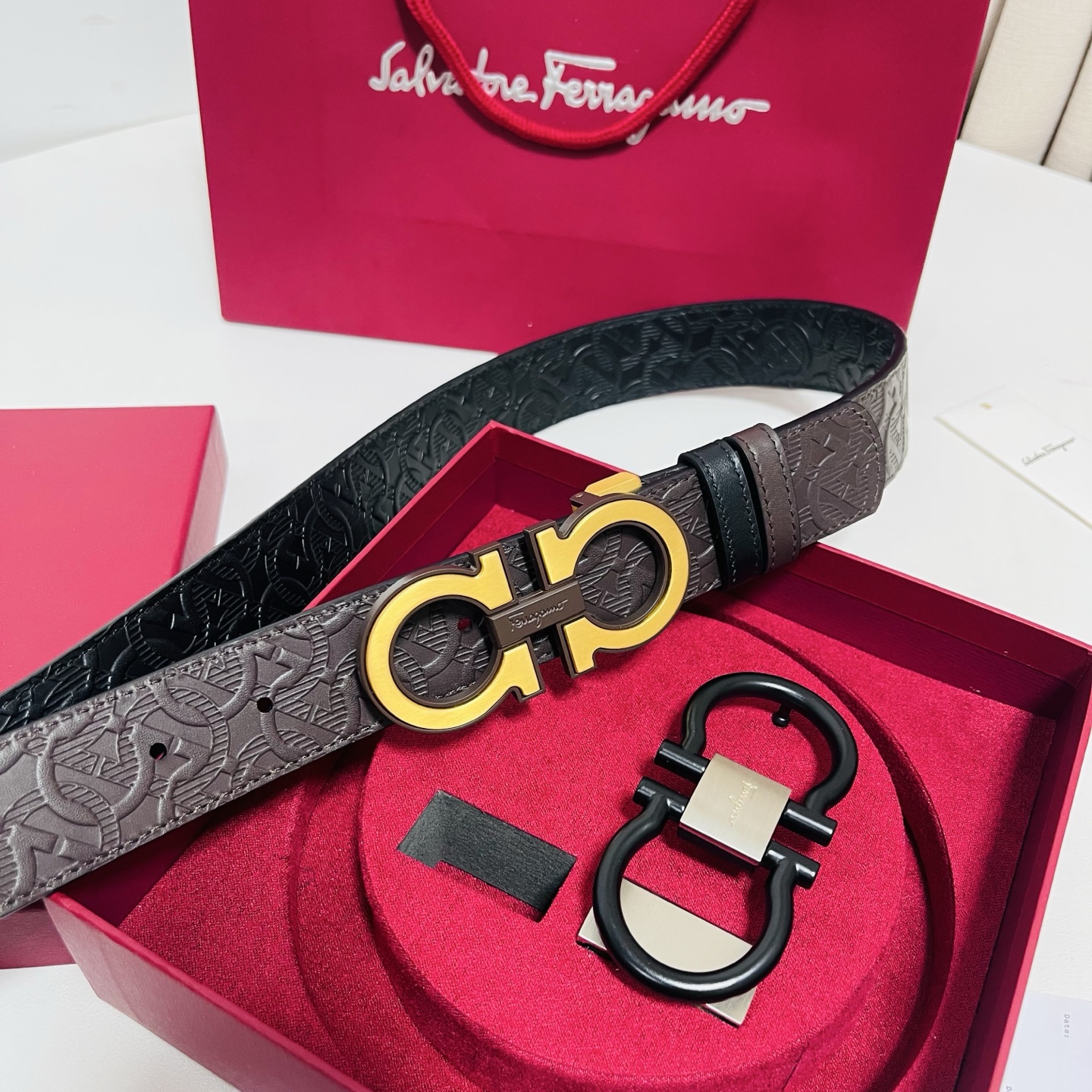 Ferragamo · 一带双扣 此款采用進口皮制作·專櫃原單品質·搭配原版Gancio五金·3.5cm规格·可调式皮带