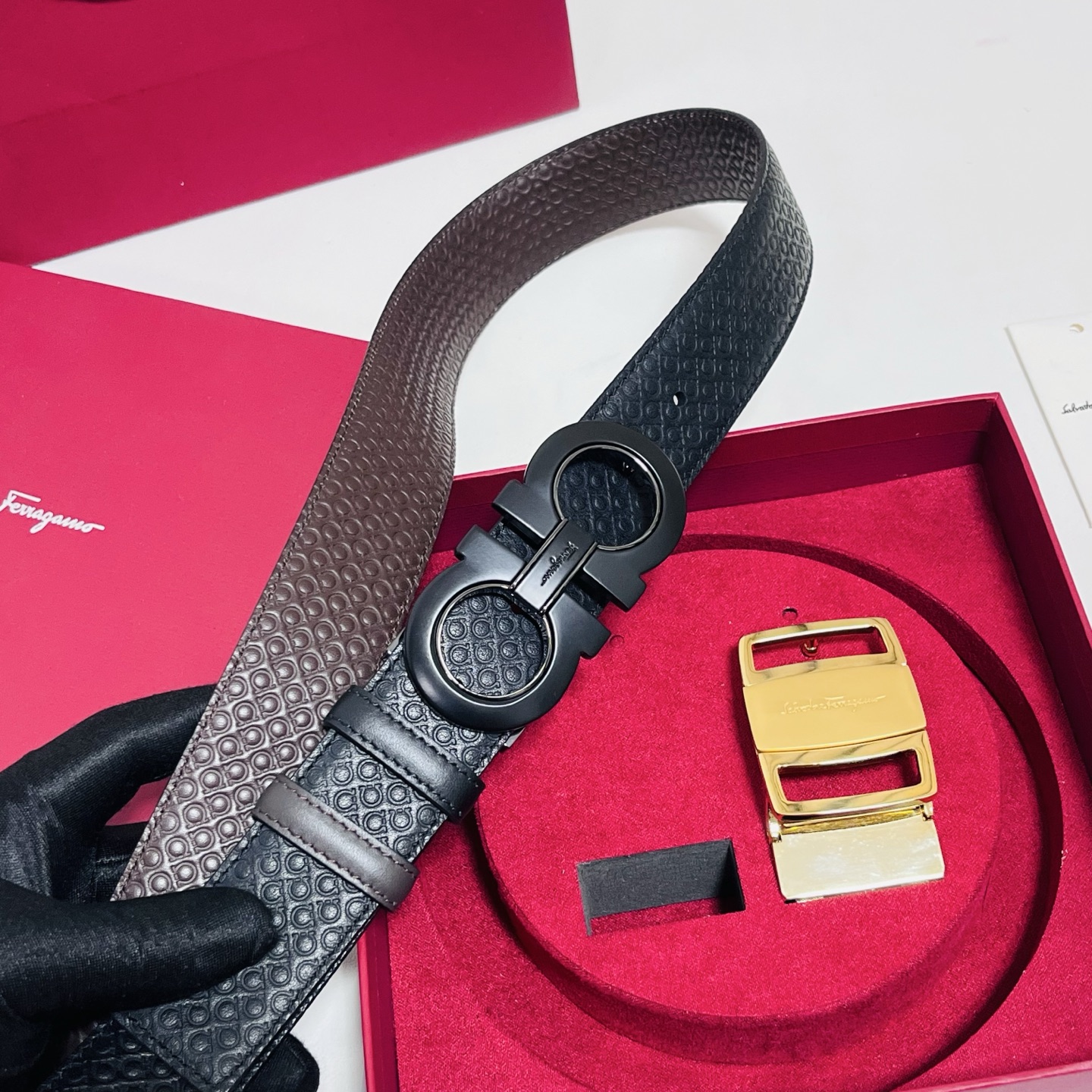 Ferragamo · 一带双扣 此款采用進口皮制作·專櫃原單品質·搭配原版Gancio五金·3.5cm规格·可调式皮带
