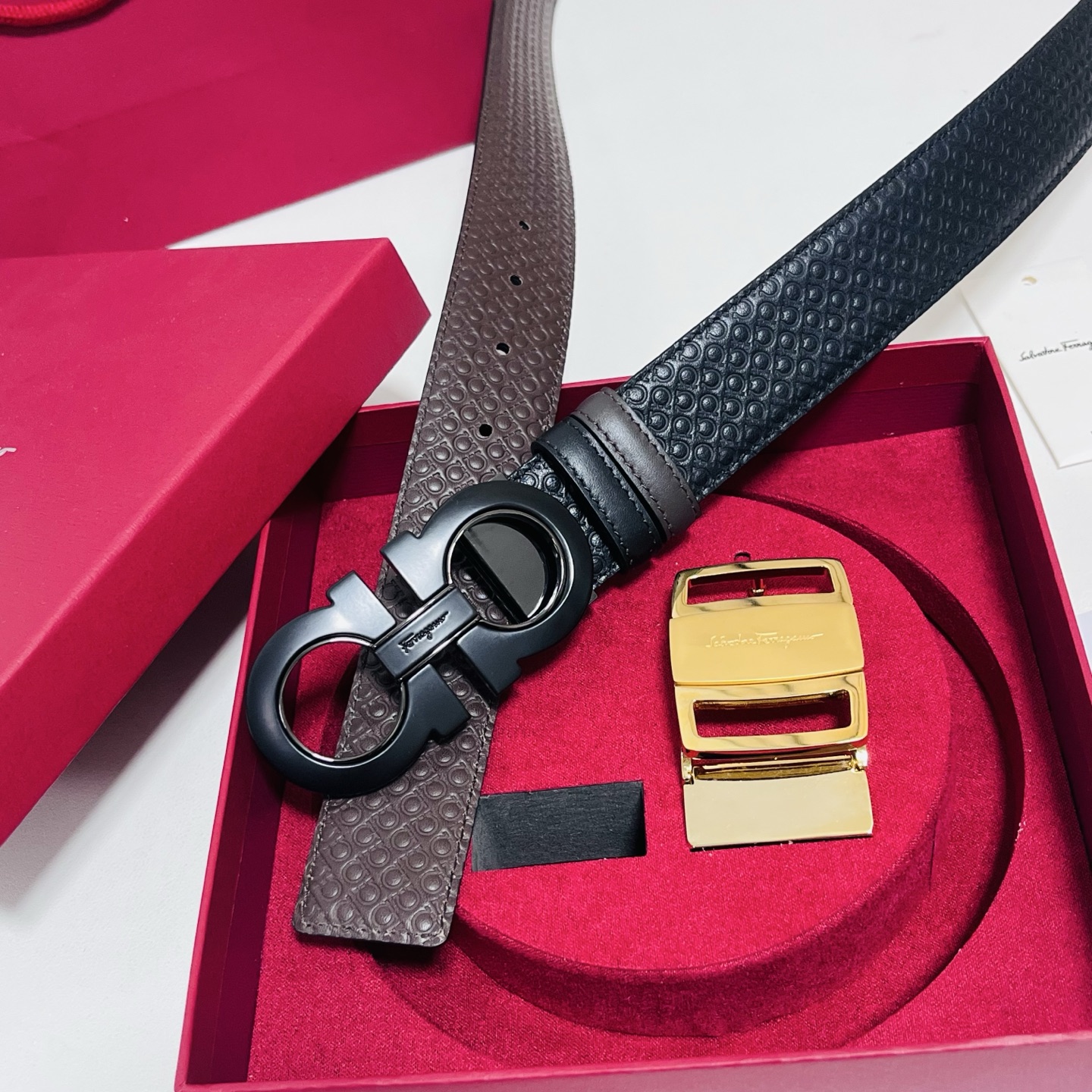 Ferragamo · 一带双扣 此款采用進口皮制作·專櫃原單品質·搭配原版Gancio五金·3.5cm规格·可调式皮带