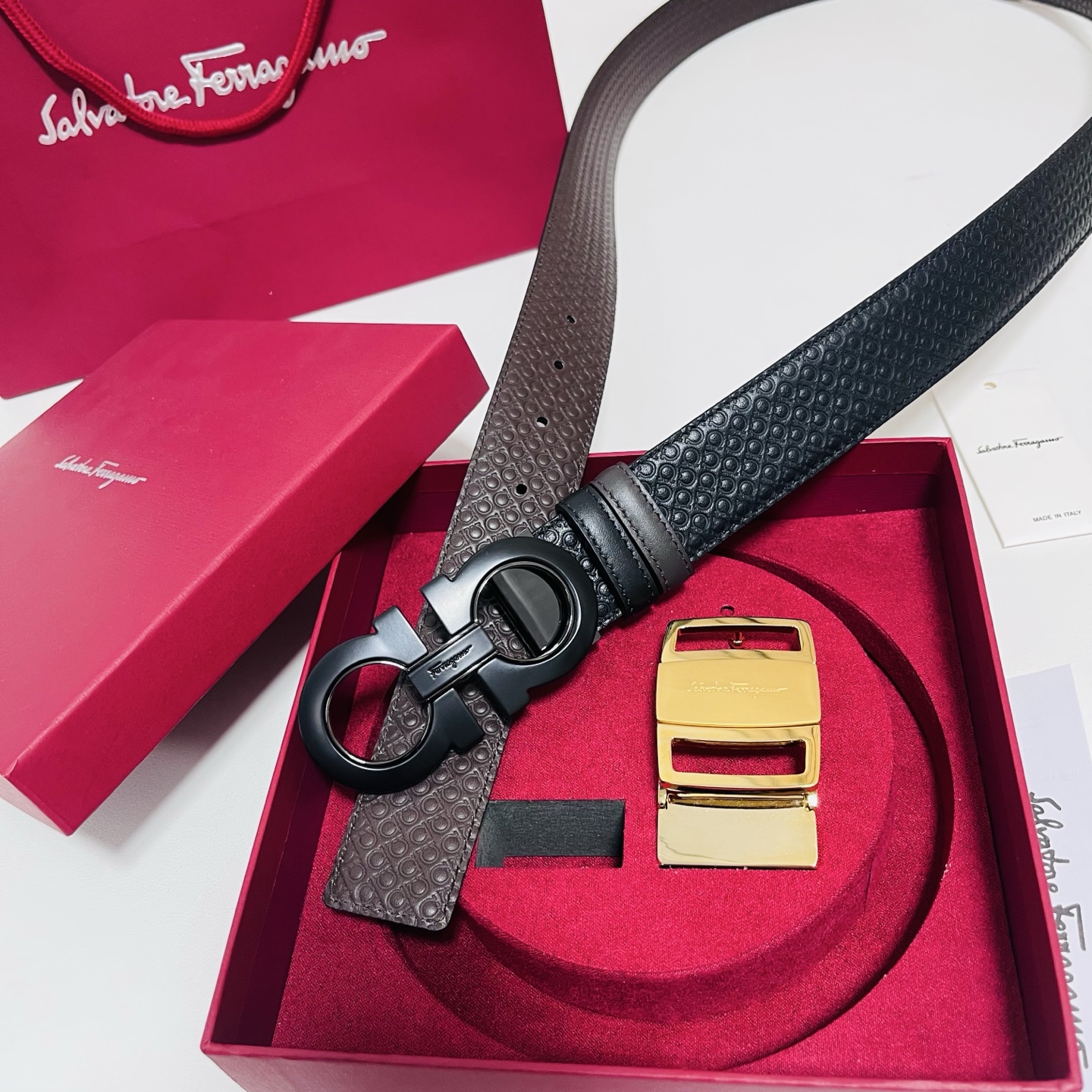 Ferragamo · 一带双扣 此款采用進口皮制作·專櫃原單品質·搭配原版Gancio五金·3.5cm规格·可调式皮带