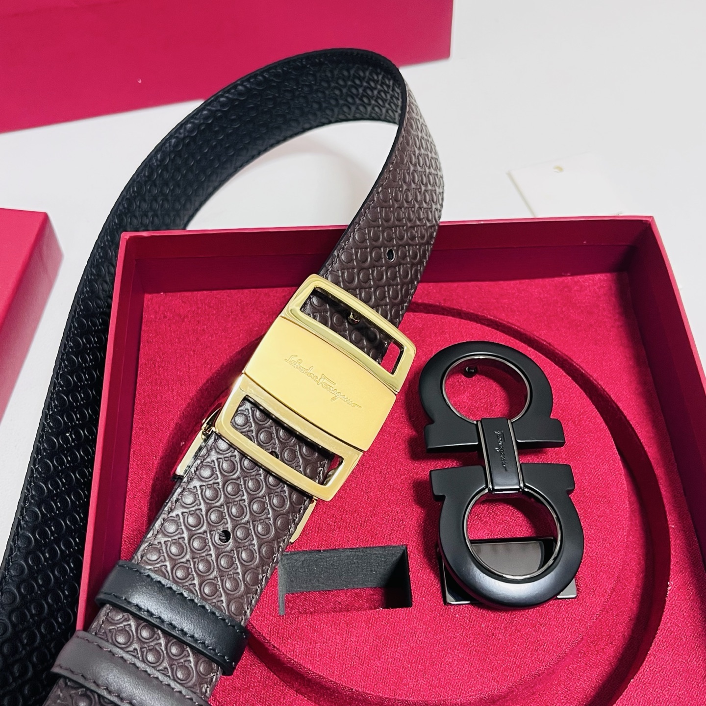Ferragamo · 一带双扣 此款采用進口皮制作·專櫃原單品質·搭配原版Gancio五金·3.5cm规格·可调式皮带