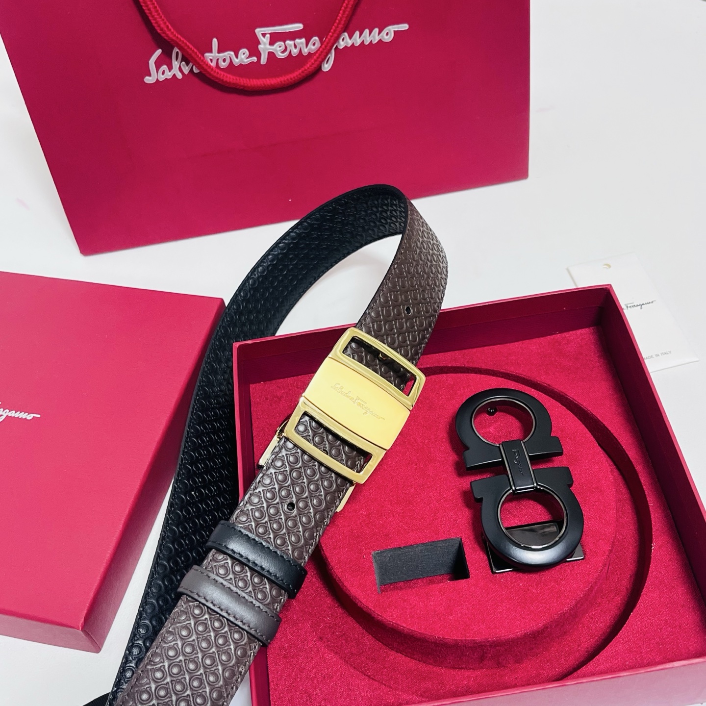 Ferragamo · 一带双扣 此款采用進口皮制作·專櫃原單品質·搭配原版Gancio五金·3.5cm规格·可调式皮带