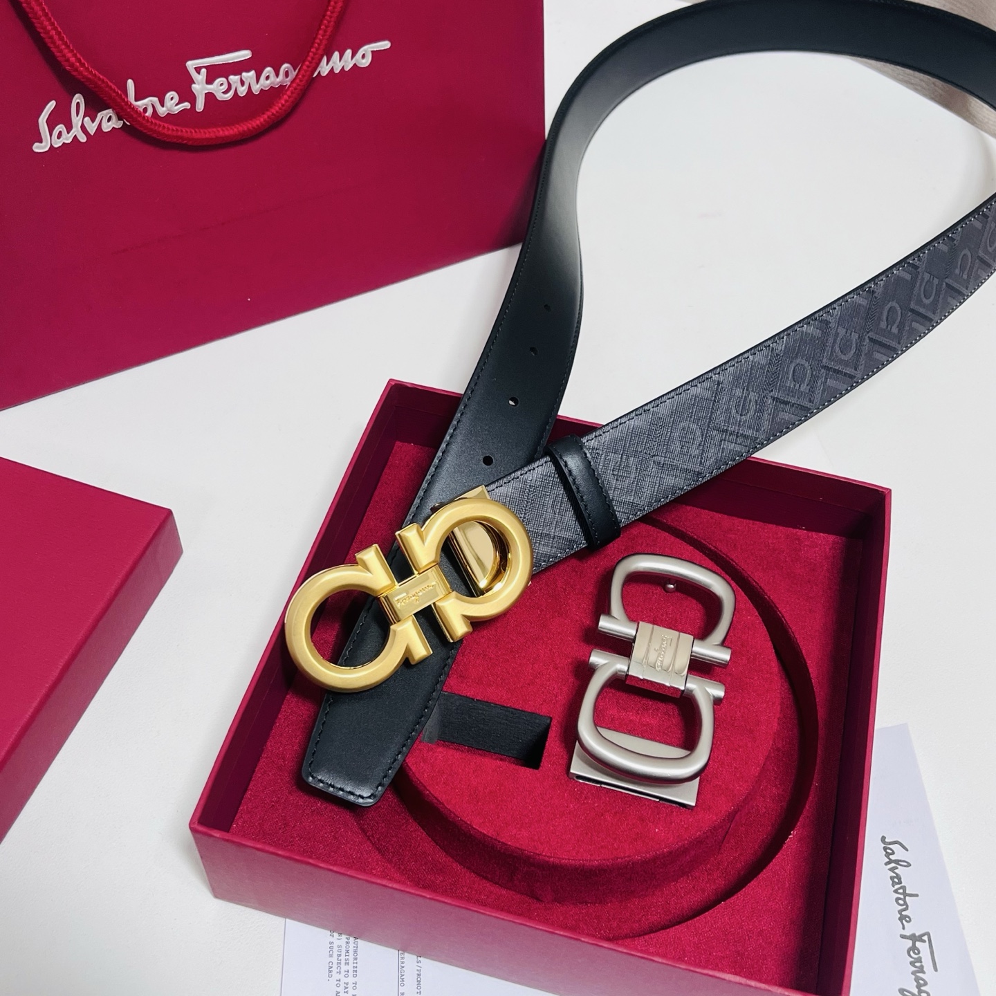 Ferragamo · 一带双扣 此款采用進口皮制作·專櫃原單品質·搭配原版Gancio五金·3.5cm规格·可调式皮带