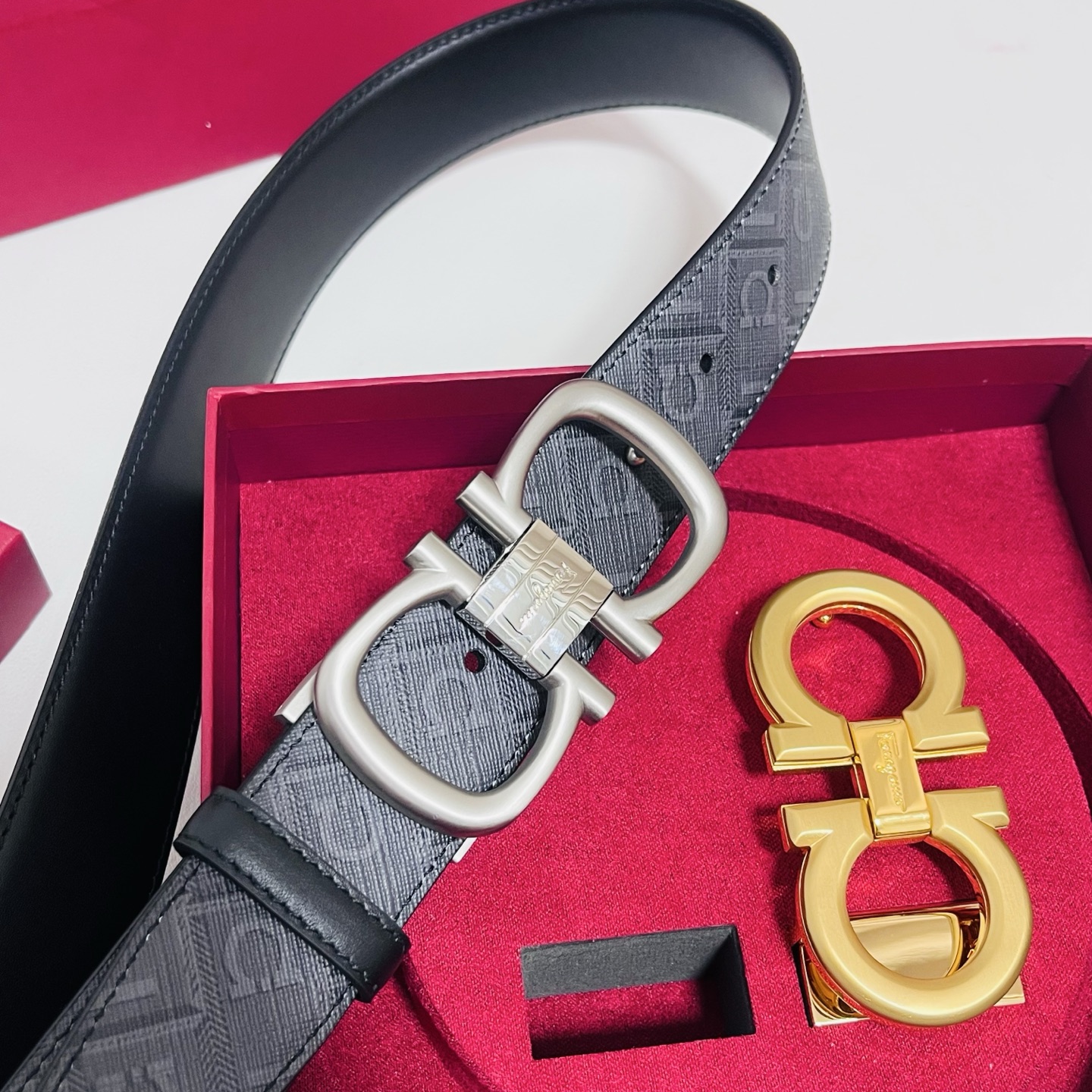 Ferragamo · 一带双扣 此款采用進口皮制作·專櫃原單品質·搭配原版Gancio五金·3.5cm规格·可调式皮带
