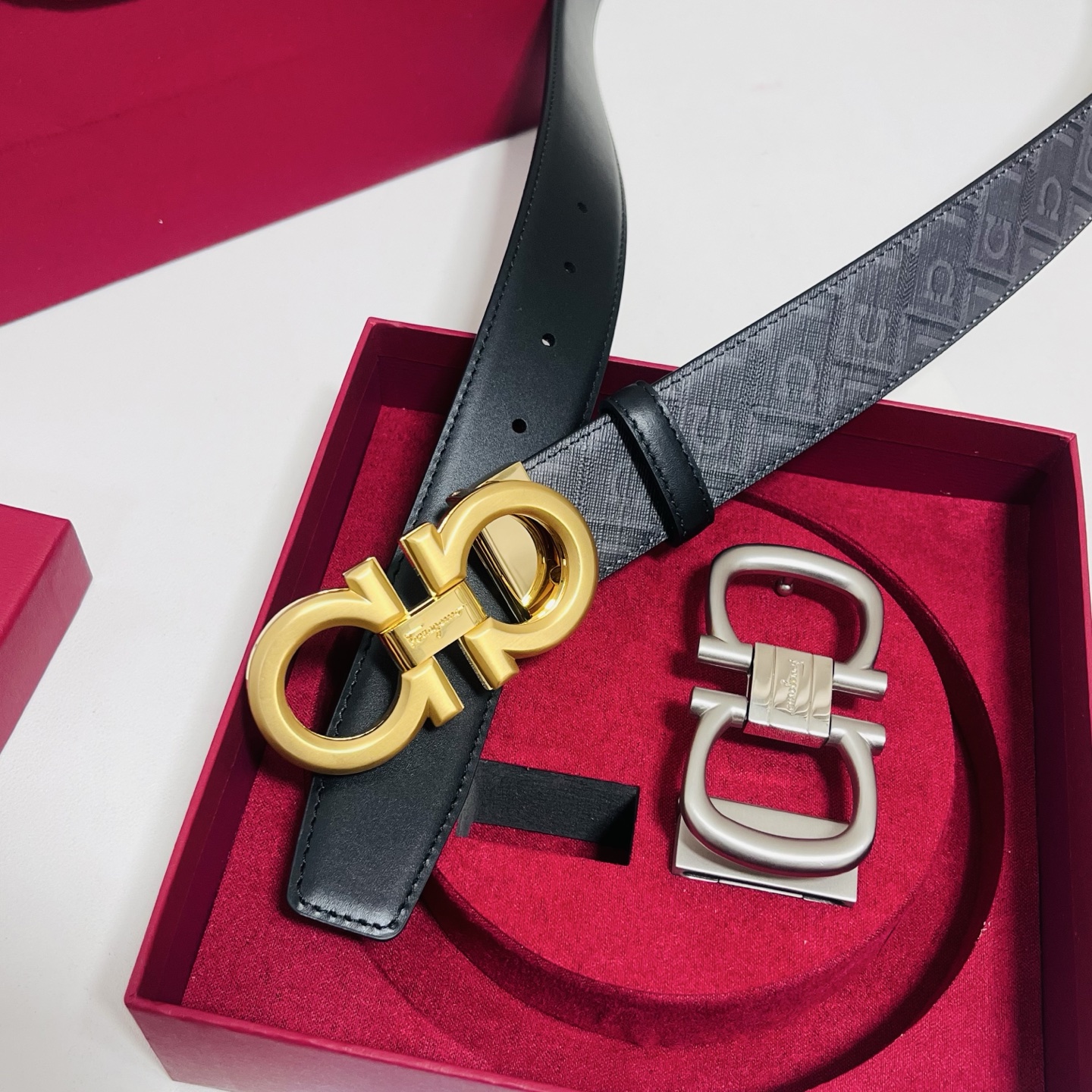 Ferragamo · 一带双扣 此款采用進口皮制作·專櫃原單品質·搭配原版Gancio五金·3.5cm规格·可调式皮带