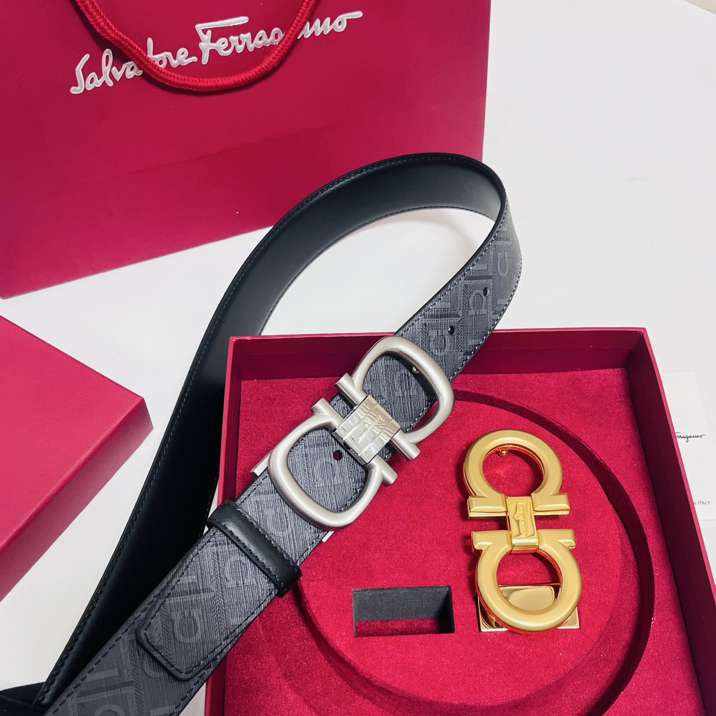 Ferragamo · 一带双扣 此款采用進口皮制作·專櫃原單品質·搭配原版Gancio五金·3.5cm规格·可调式皮带