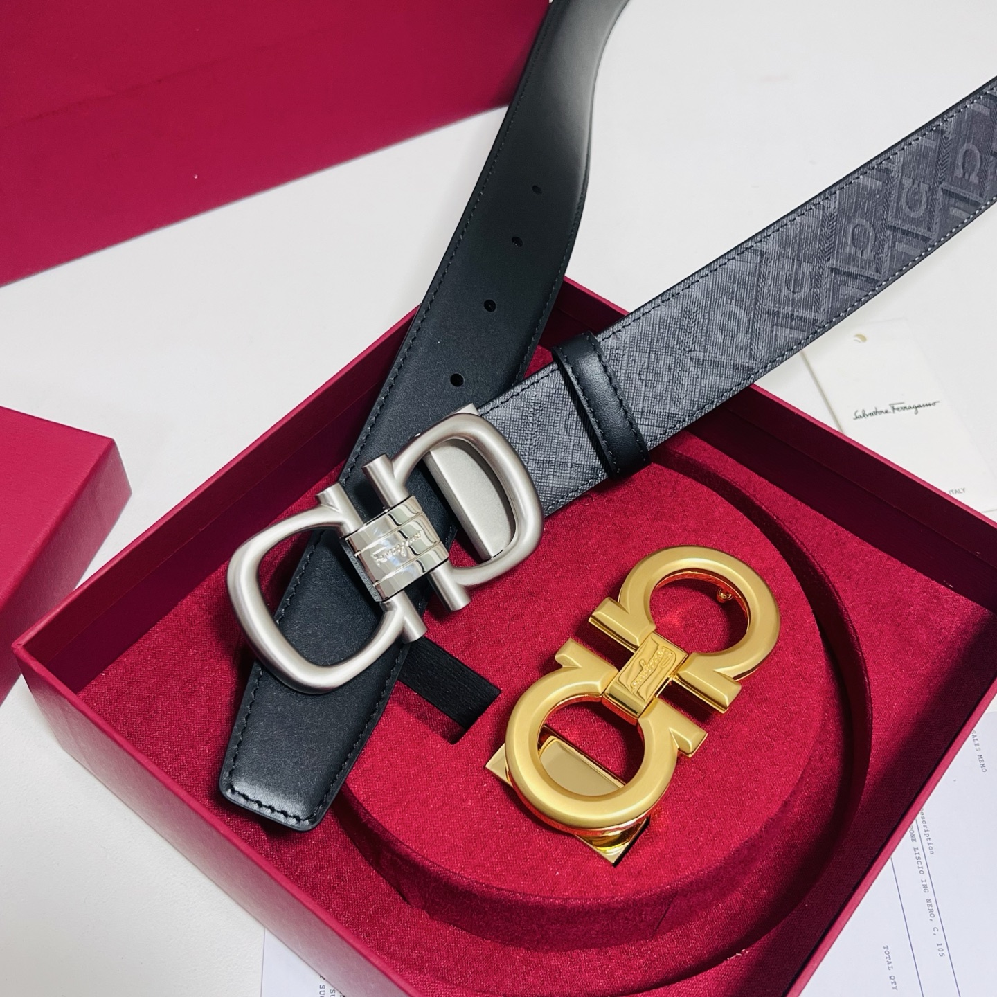 Ferragamo · 一带双扣 此款采用進口皮制作·專櫃原單品質·搭配原版Gancio五金·3.5cm规格·可调式皮带