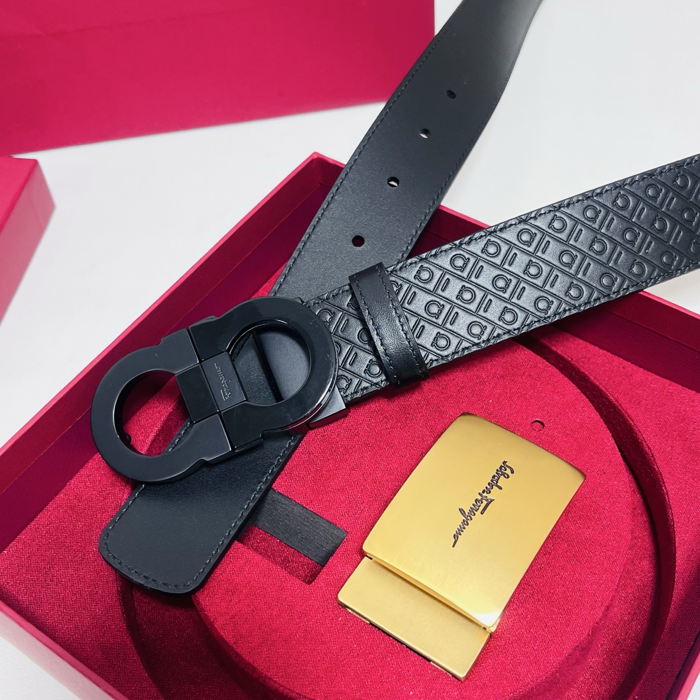Ferragamo · 一带双扣 此款采用進口皮制作·專櫃原單品質·搭配原版Gancio五金·3.5cm规格·可调式皮带