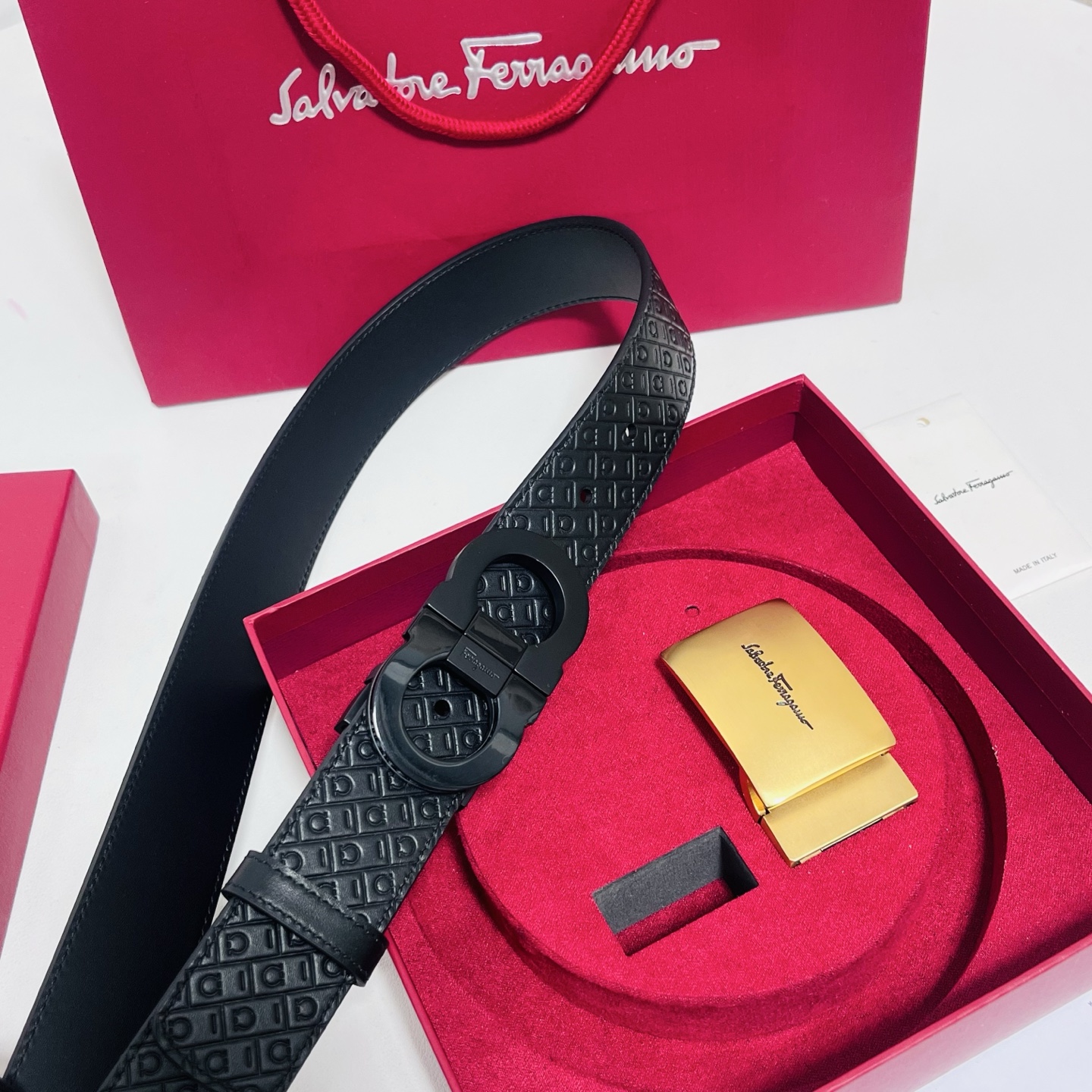 Ferragamo · 一带双扣 此款采用進口皮制作·專櫃原單品質·搭配原版Gancio五金·3.5cm规格·可调式皮带