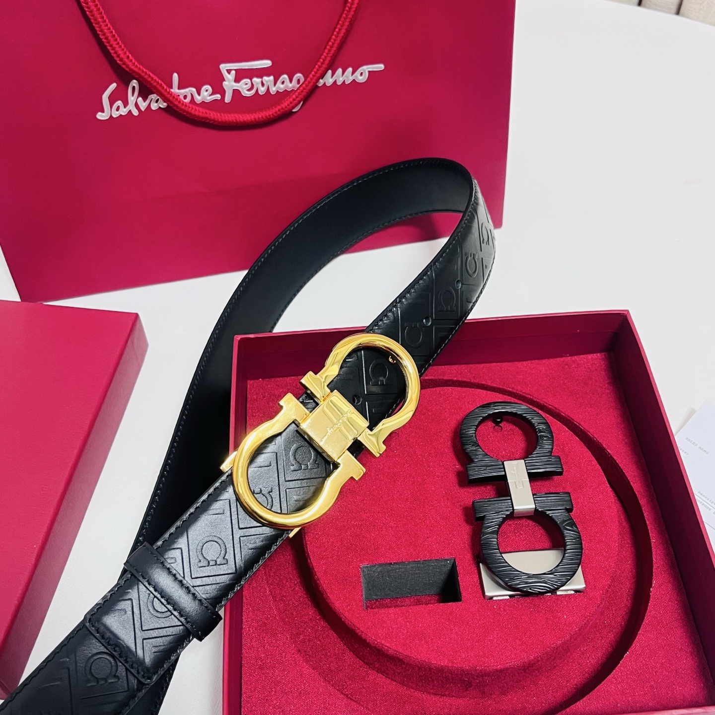 Ferragamo · 一带双扣 此款采用進口皮制作·專櫃原單品質·搭配原版Gancio五金·3.5cm规格·可调式皮带