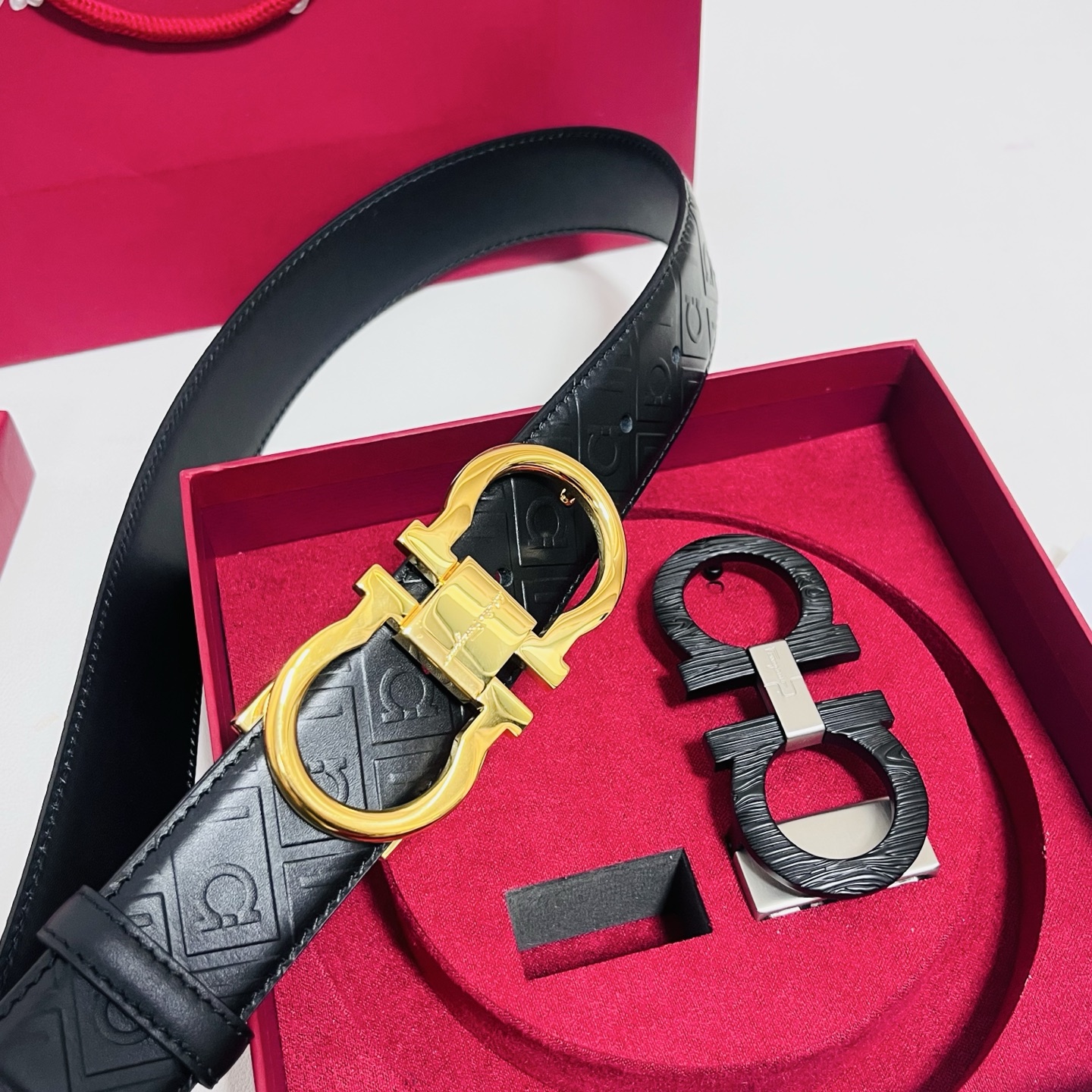 Ferragamo · 一带双扣 此款采用進口皮制作·專櫃原單品質·搭配原版Gancio五金·3.5cm规格·可调式皮带