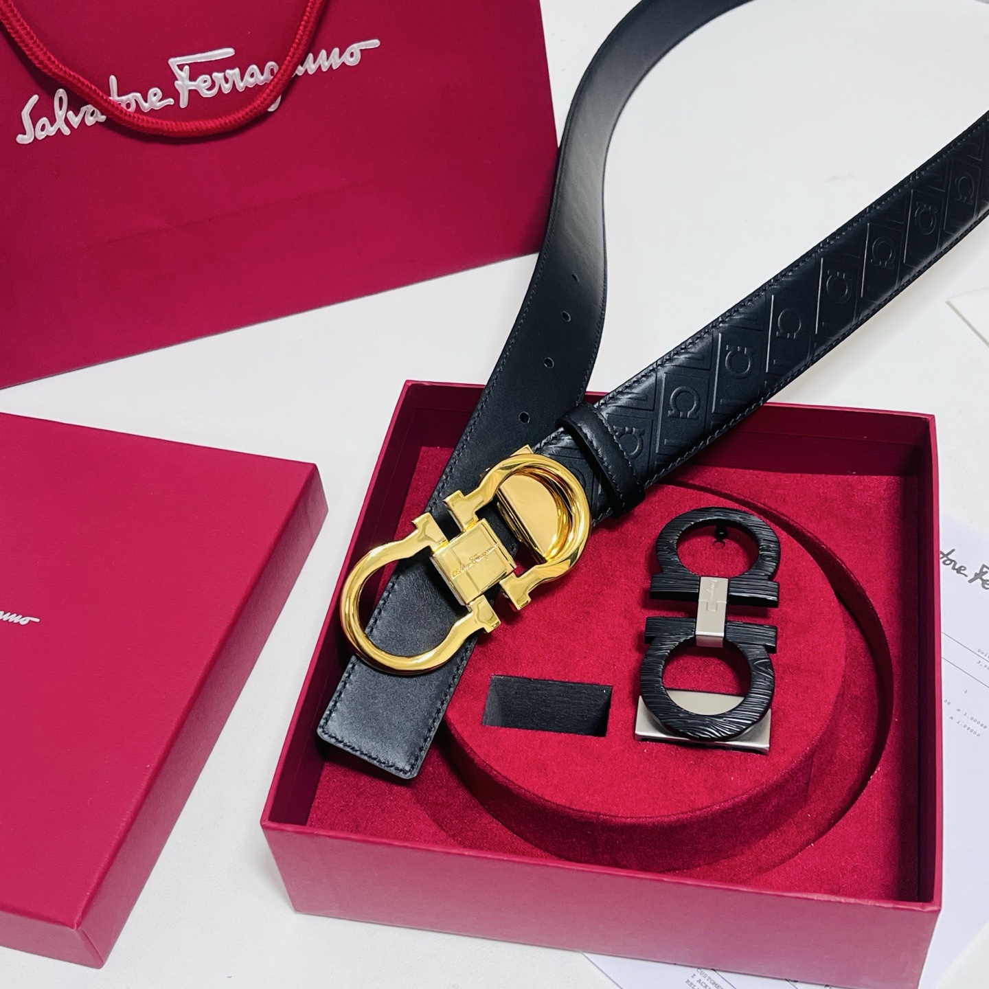 Ferragamo · 一带双扣 此款采用進口皮制作·專櫃原單品質·搭配原版Gancio五金·3.5cm规格·可调式皮带