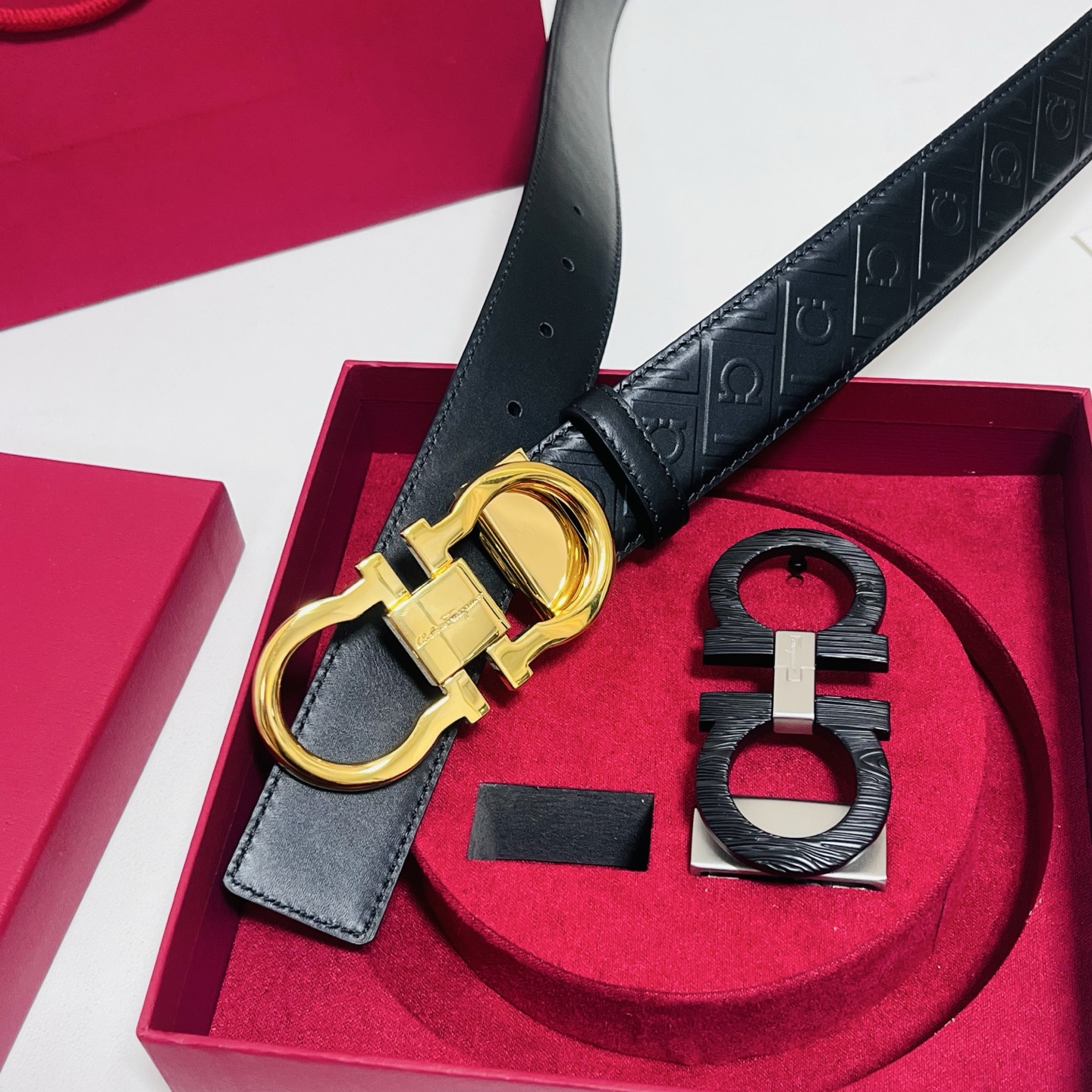 Ferragamo · 一带双扣 此款采用進口皮制作·專櫃原單品質·搭配原版Gancio五金·3.5cm规格·可调式皮带