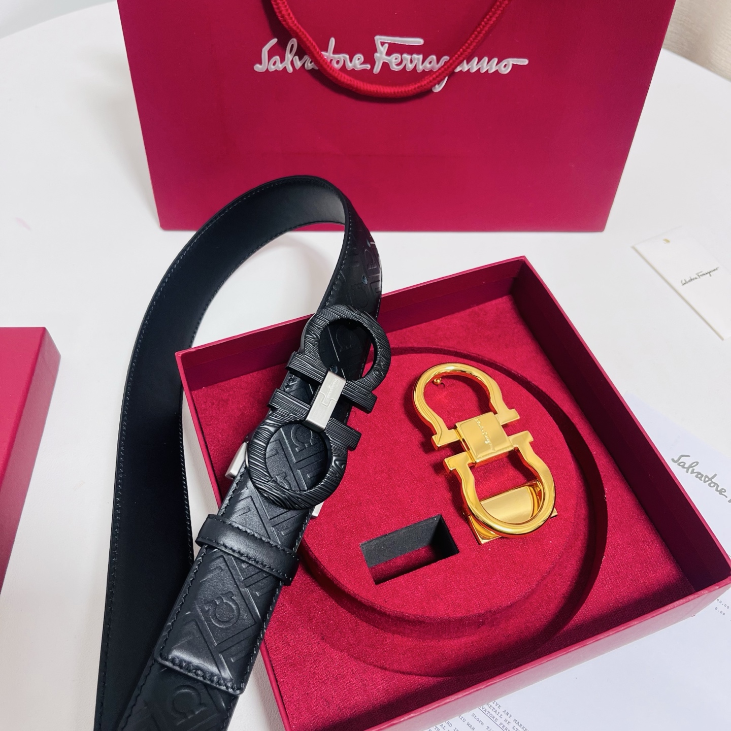 Ferragamo · 一带双扣 此款采用進口皮制作·專櫃原單品質·搭配原版Gancio五金·3.5cm规格·可调式皮带
