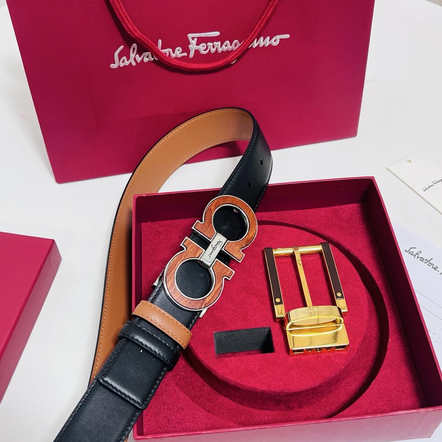 Ferragamo · 一带双扣 此款采用進口皮制作·專櫃原單品質·搭配原版Gancio五金·3.5cm规格·可调式皮带
