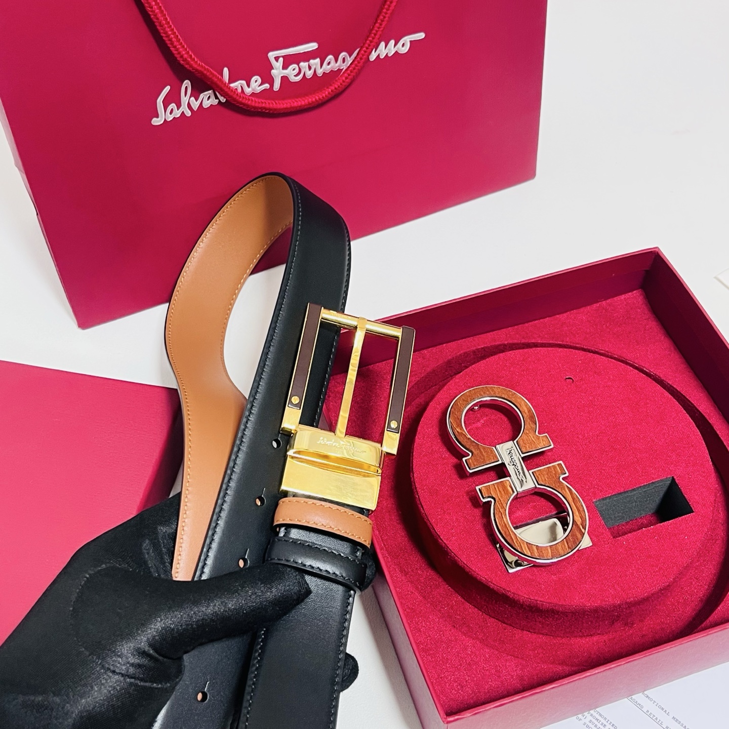 Ferragamo · 一带双扣 此款采用進口皮制作·專櫃原單品質·搭配原版Gancio五金·3.5cm规格·可调式皮带
