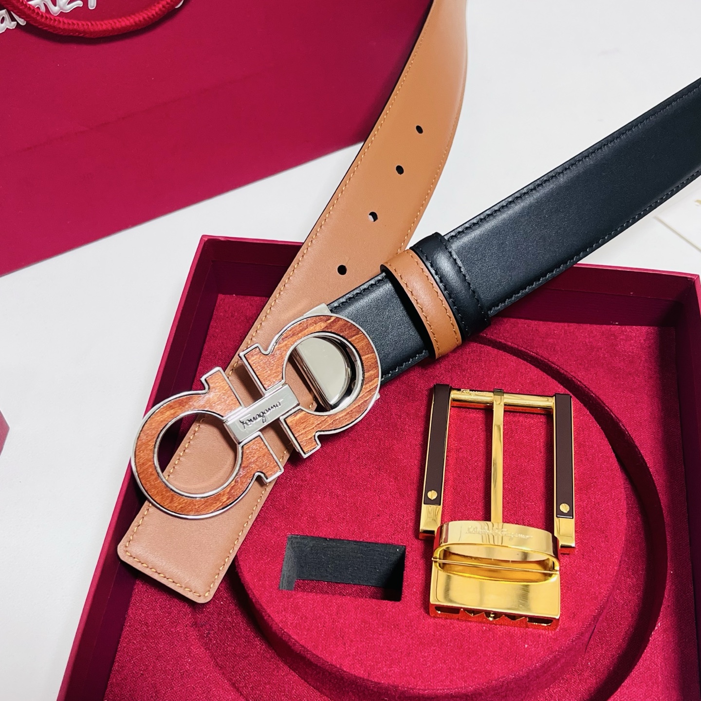 Ferragamo · 一带双扣 此款采用進口皮制作·專櫃原單品質·搭配原版Gancio五金·3.5cm规格·可调式皮带