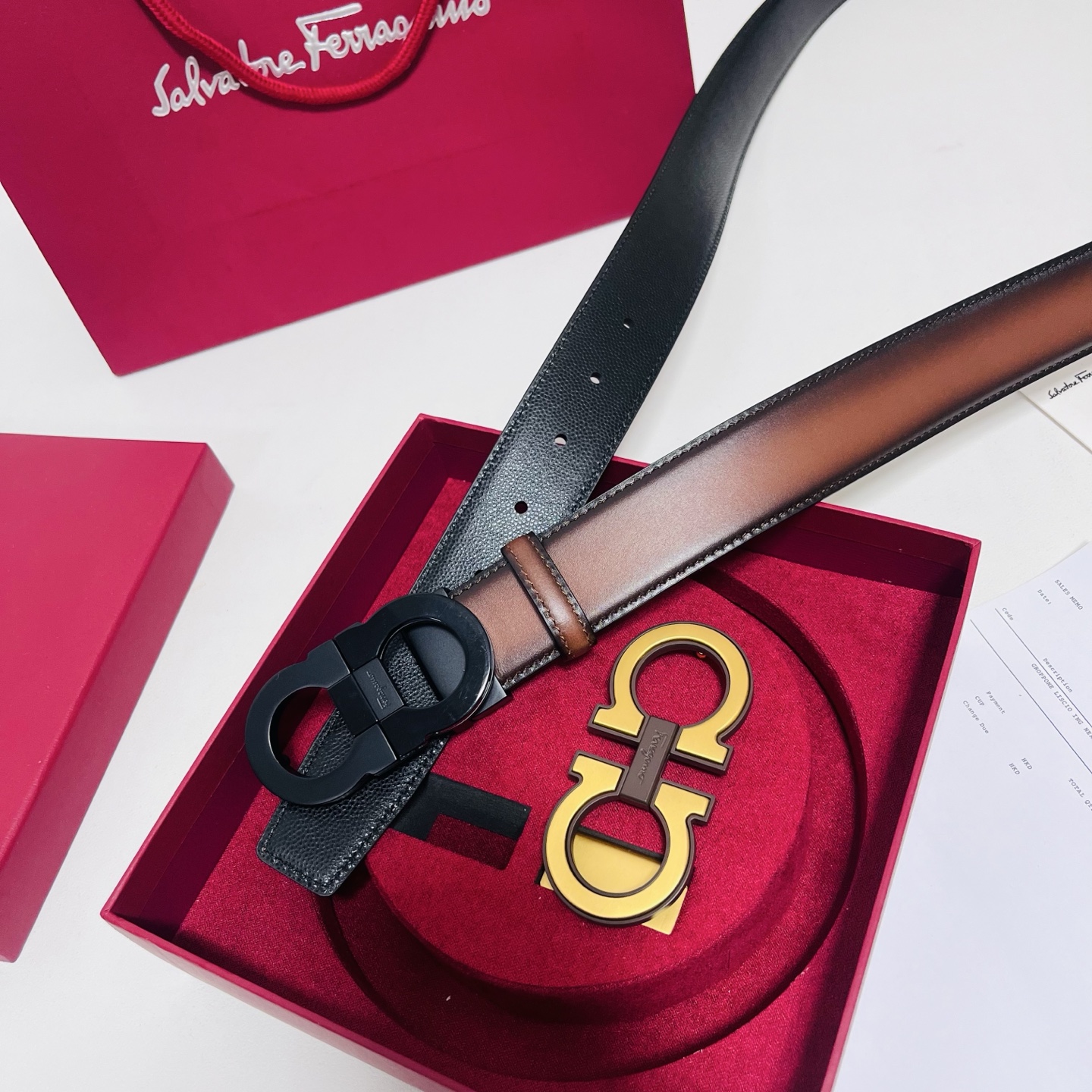 Ferragamo · 一带双扣 此款采用進口皮制作·專櫃原單品質·搭配原版Gancio五金·3.5cm规格·可调式皮带