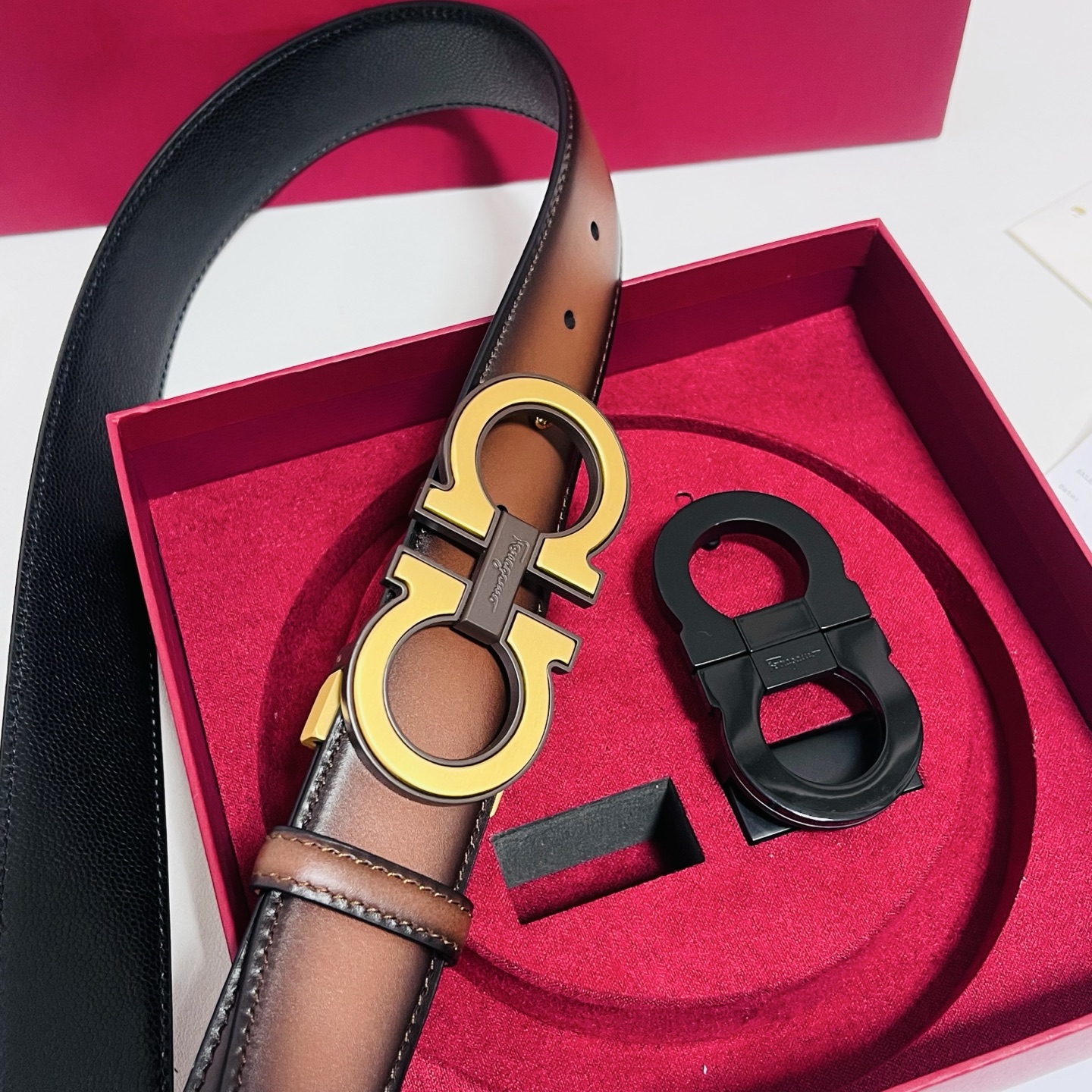 Ferragamo · 一带双扣 此款采用進口皮制作·專櫃原單品質·搭配原版Gancio五金·3.5cm规格·可调式皮带