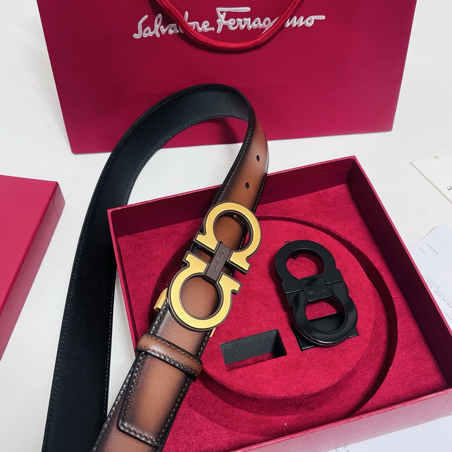 Ferragamo · 一带双扣 此款采用進口皮制作·專櫃原單品質·搭配原版Gancio五金·3.5cm规格·可调式皮带