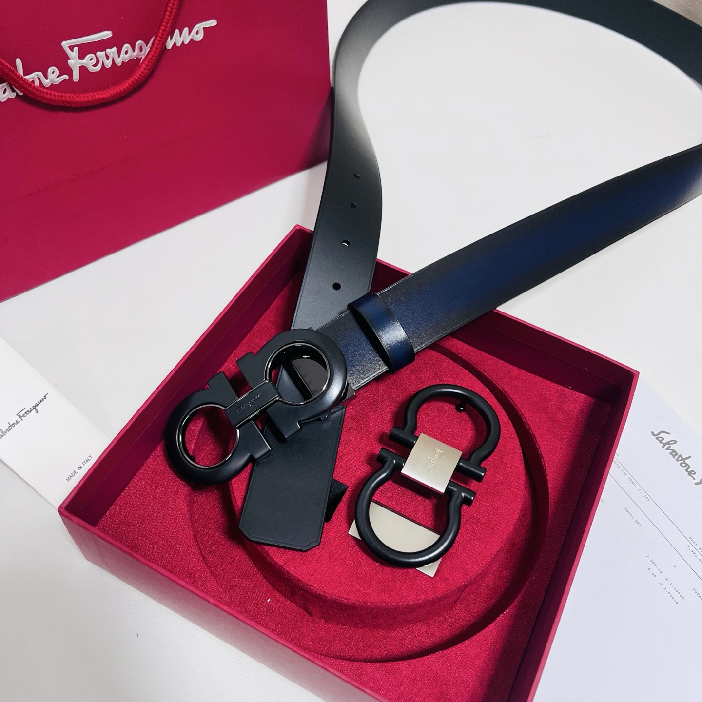 Ferragamo · 一带双扣 此款采用進口皮制作·專櫃原單品質·搭配原版Gancio五金·3.5cm规格·可调式皮带