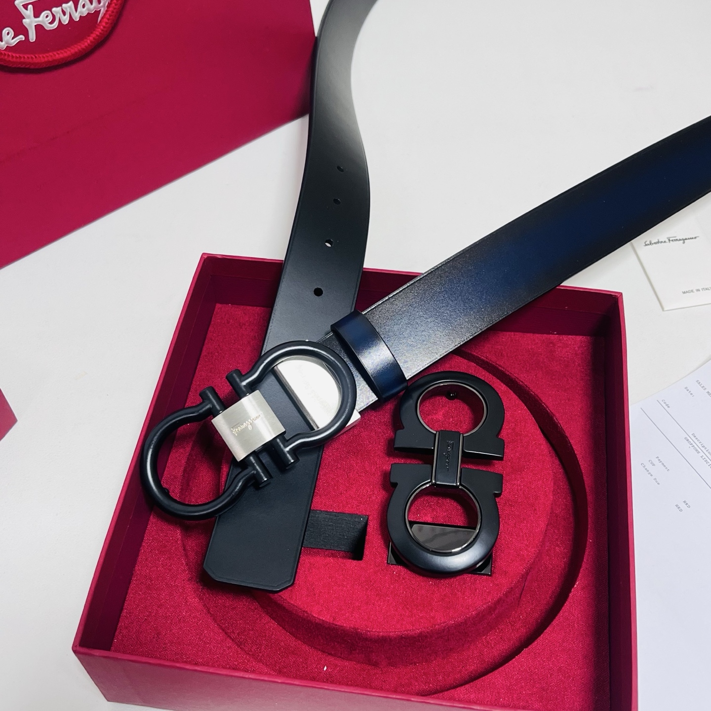 Ferragamo · 一带双扣 此款采用進口皮制作·專櫃原單品質·搭配原版Gancio五金·3.5cm规格·可调式皮带