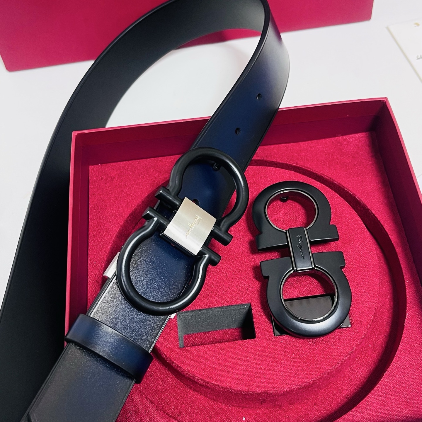 Ferragamo · 一带双扣 此款采用進口皮制作·專櫃原單品質·搭配原版Gancio五金·3.5cm规格·可调式皮带