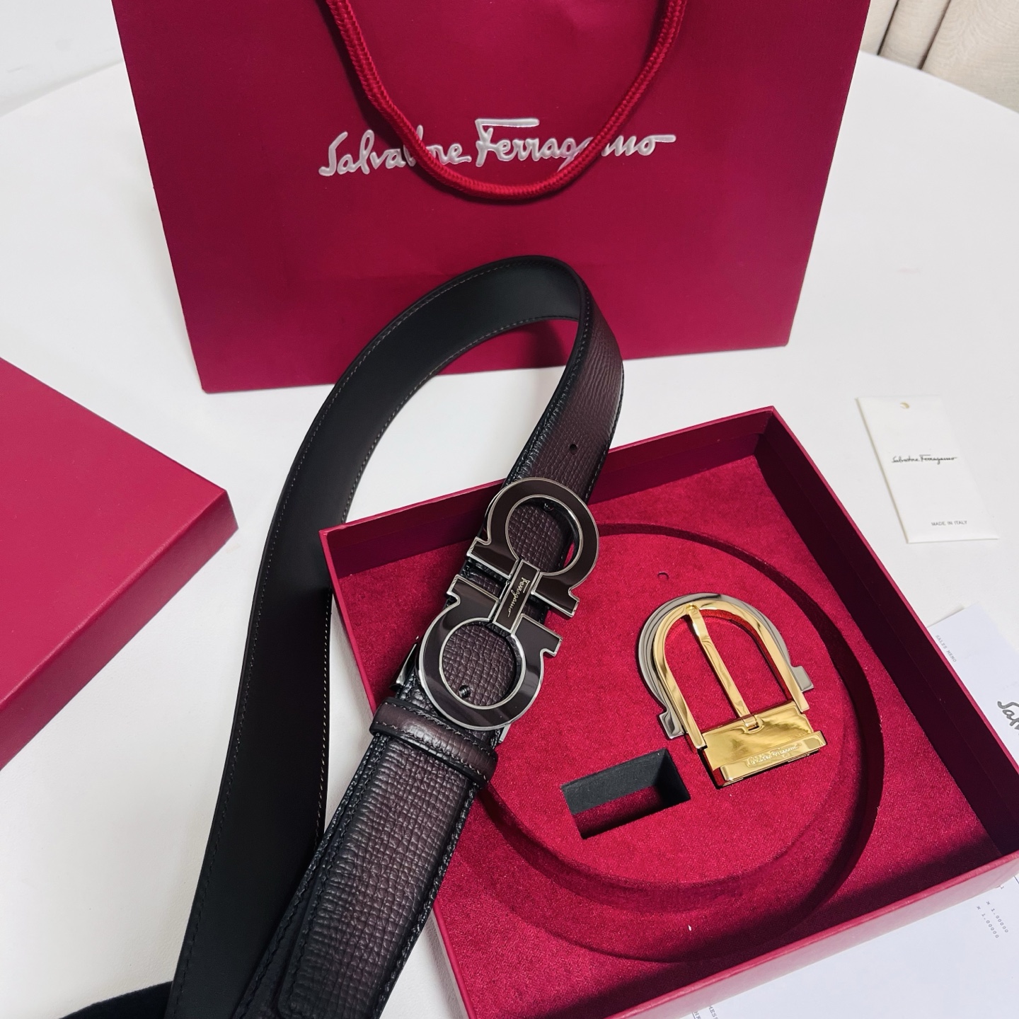 Ferragamo · 一带双扣 此款采用進口皮制作·專櫃原單品質·搭配原版Gancio五金·3.5cm规格·可调式皮带