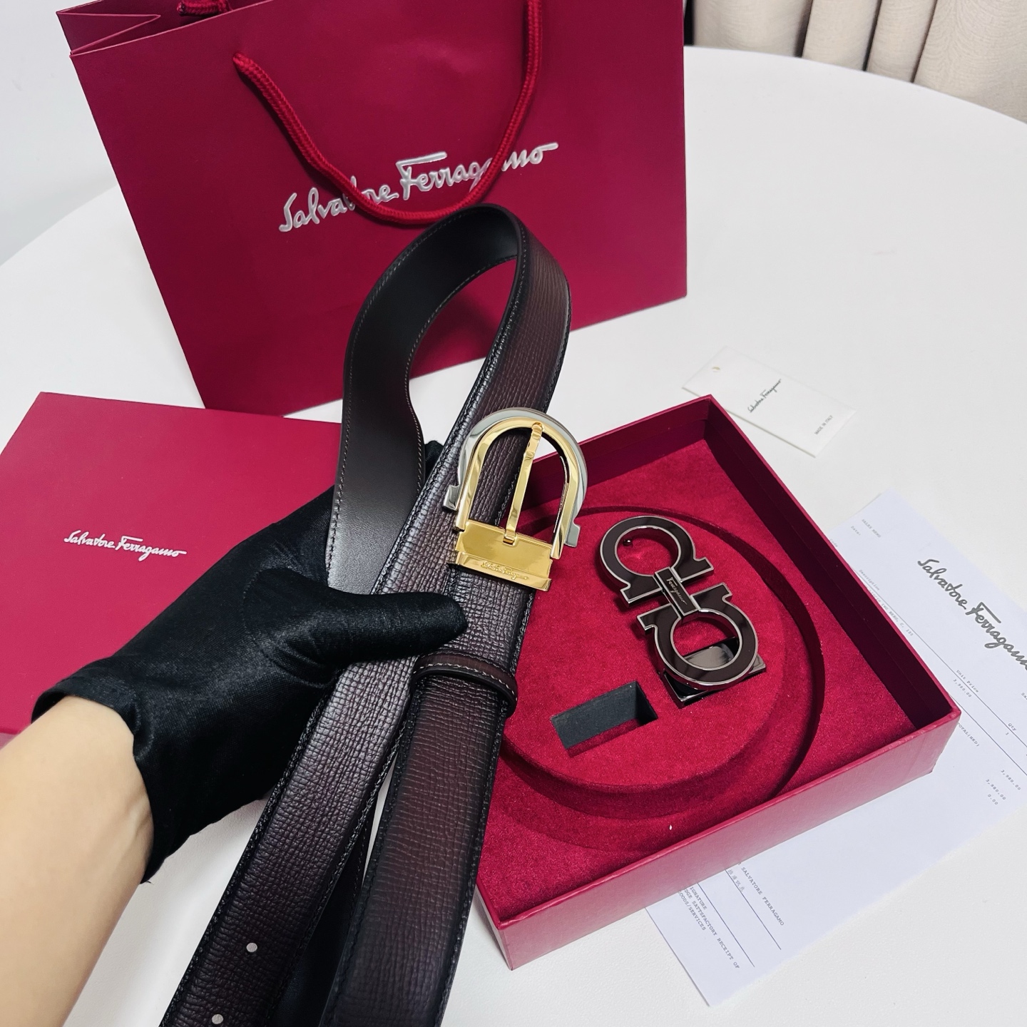 Ferragamo · 一带双扣 此款采用進口皮制作·專櫃原單品質·搭配原版Gancio五金·3.5cm规格·可调式皮带