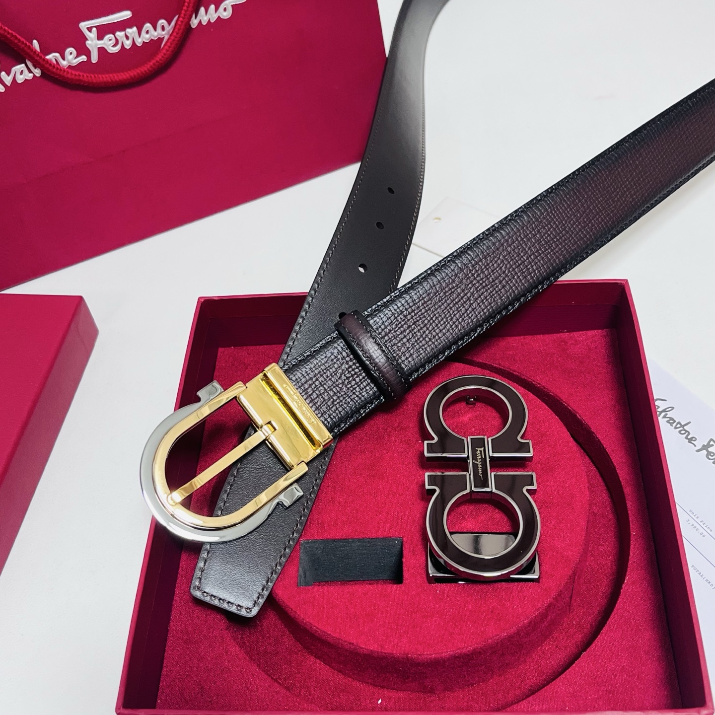 Ferragamo · 一带双扣 此款采用進口皮制作·專櫃原單品質·搭配原版Gancio五金·3.5cm规格·可调式皮带