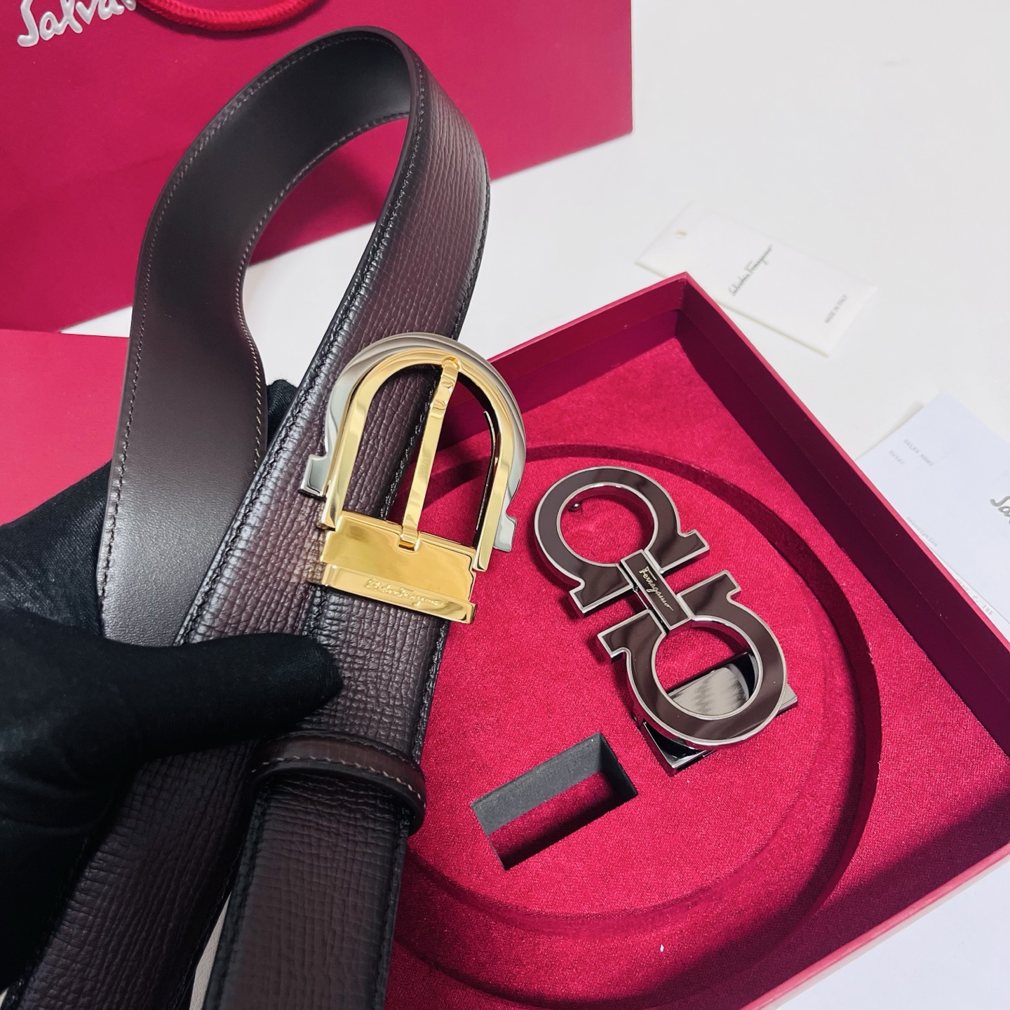 Ferragamo · 一带双扣 此款采用進口皮制作·專櫃原單品質·搭配原版Gancio五金·3.5cm规格·可调式皮带