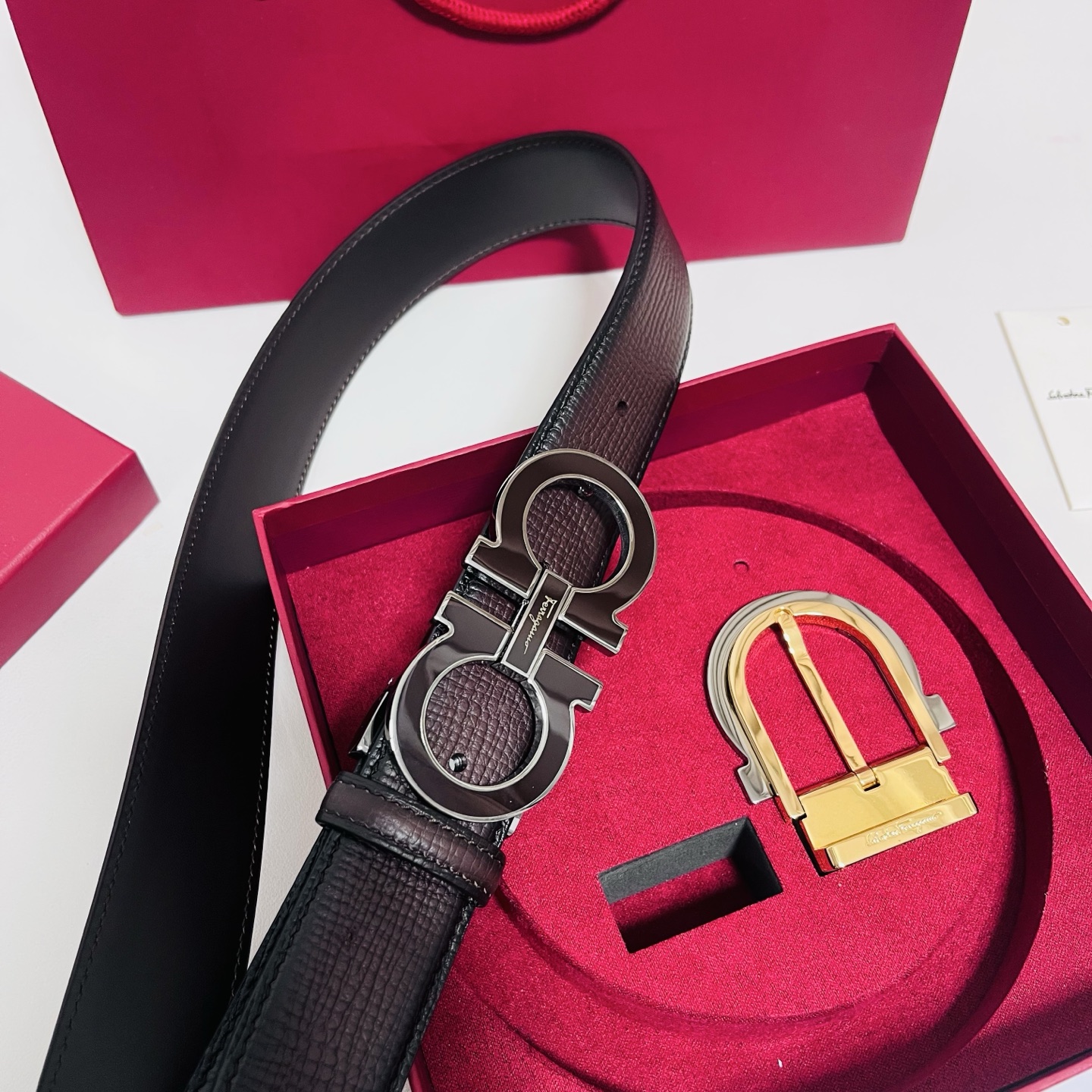 Ferragamo · 一带双扣 此款采用進口皮制作·專櫃原單品質·搭配原版Gancio五金·3.5cm规格·可调式皮带