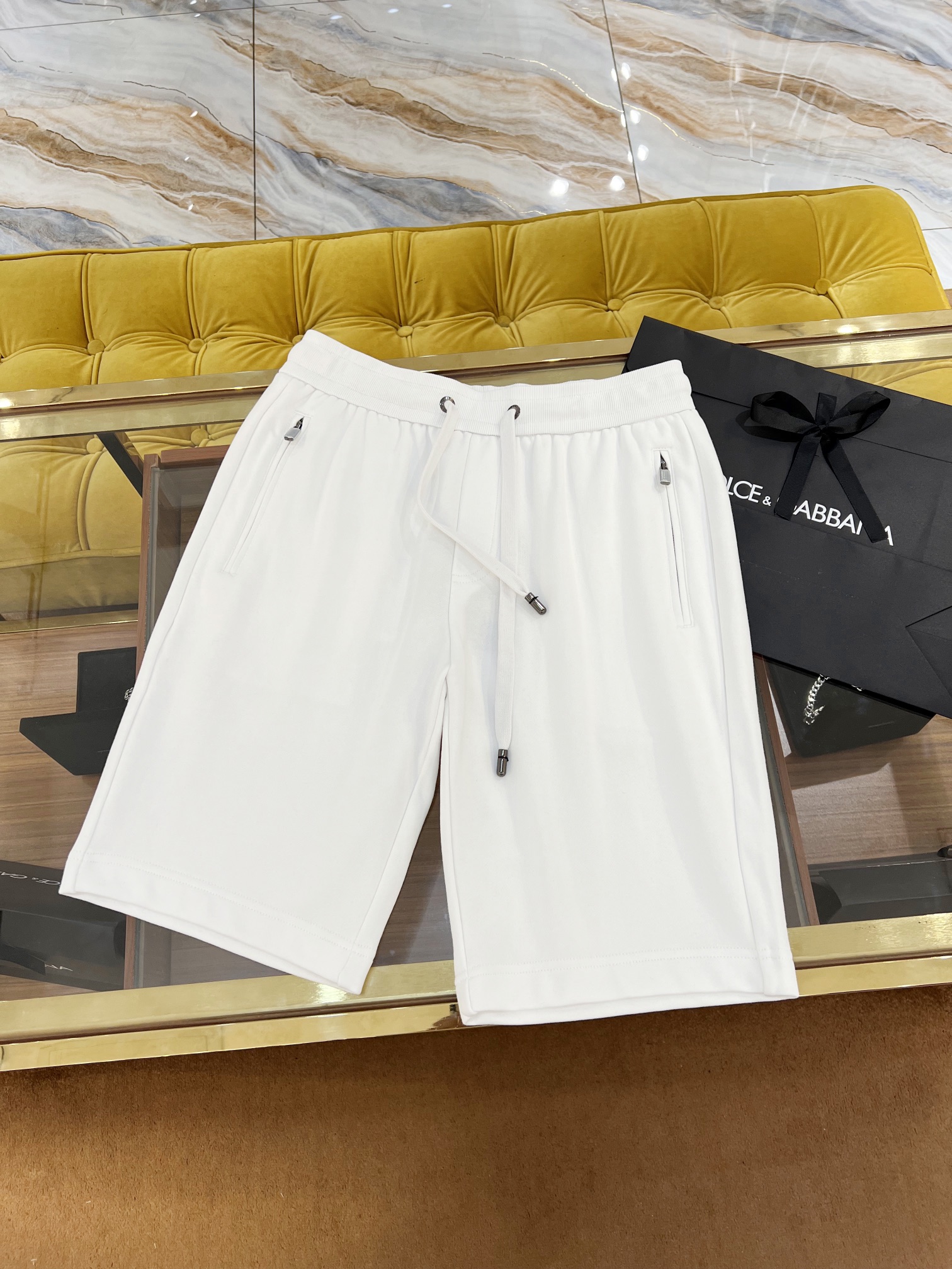 NO:139736,2025SSDG new shorts, classic hot color matching leather brand logo, original sweatshirt thin material, high-end hardware zipper customization, five-point pants length, black/white, 44-54,, Dolce&Gabbana, hoodie, sweatshirts, shorts, alexander wang198609092025SSDG新款短裤 经典爆款配色皮牌logo 原版卫衣薄料 高档五金拉链定制 五分裤长 黑/白 码数44-54,,Dolce&Gabbana,hoodie,sweatshirts,shorts,alexander wang,Men's clothing