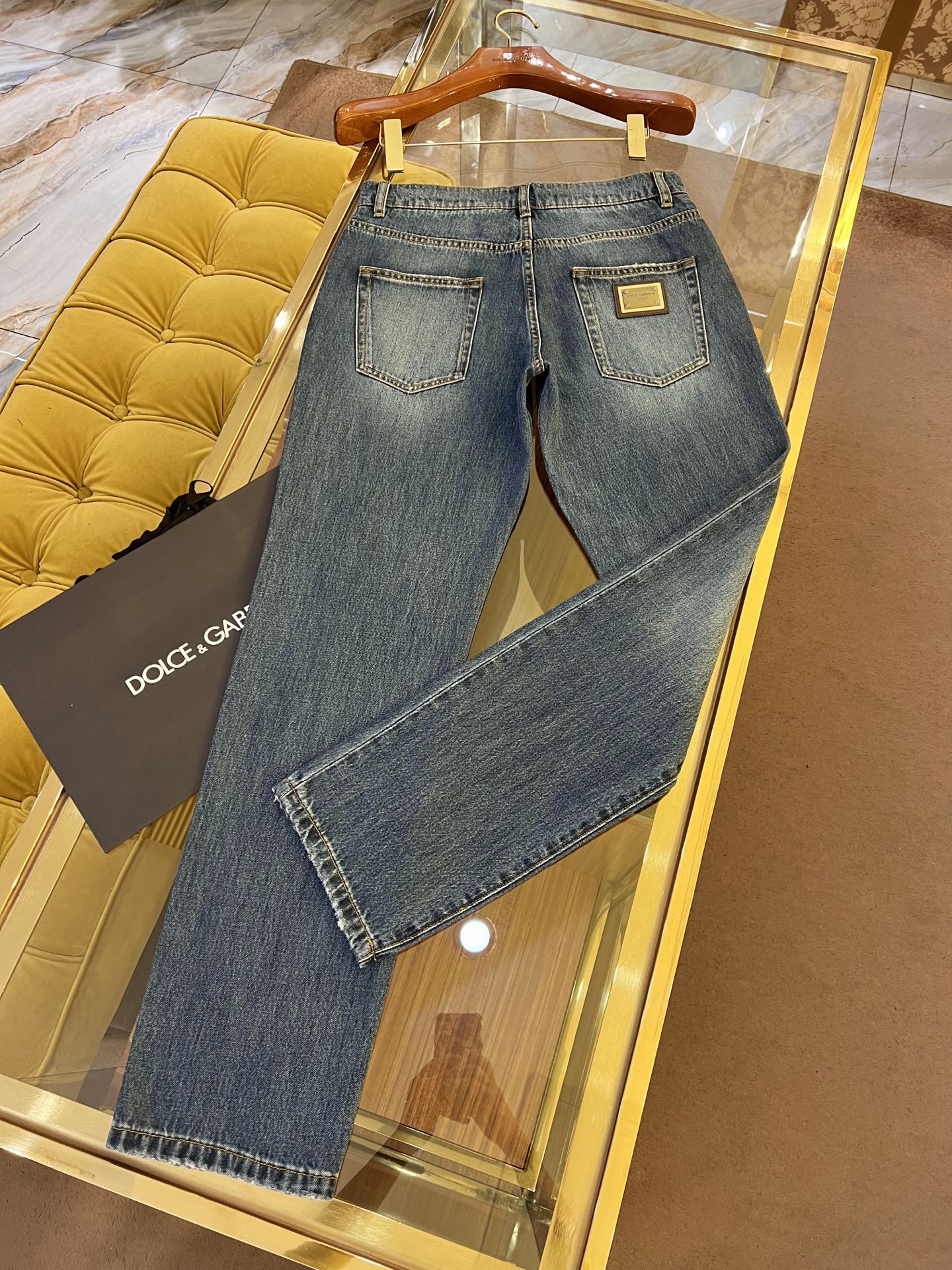   2025SS🔥DG最新款牛仔裤 经典蓝猫须洗水 CLASSIC小直筒裤型 高档铁牌拉链定制 完美细节