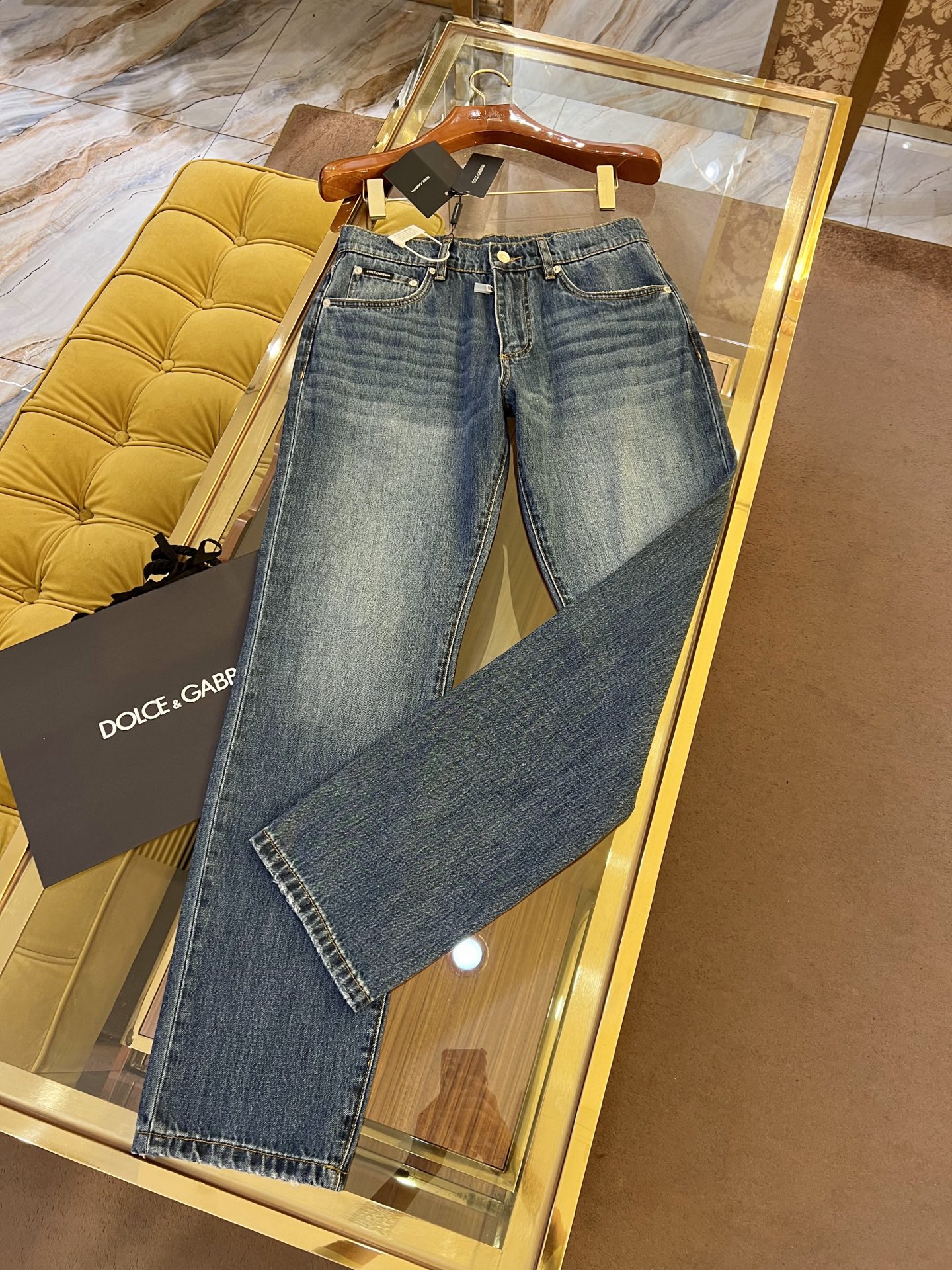   2025SS🔥DG最新款牛仔裤 经典蓝猫须洗水 CLASSIC小直筒裤型 高档铁牌拉链定制 完美细节