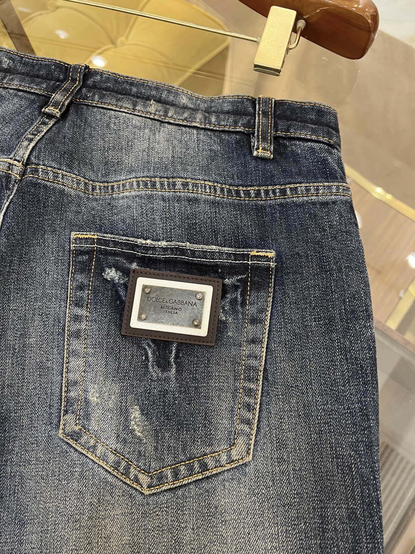   2025SS🔥DG新款顶级牛仔裤 完美复古做旧水洗 独家铁牌logo 高档拉链五金定制 LOOSE微