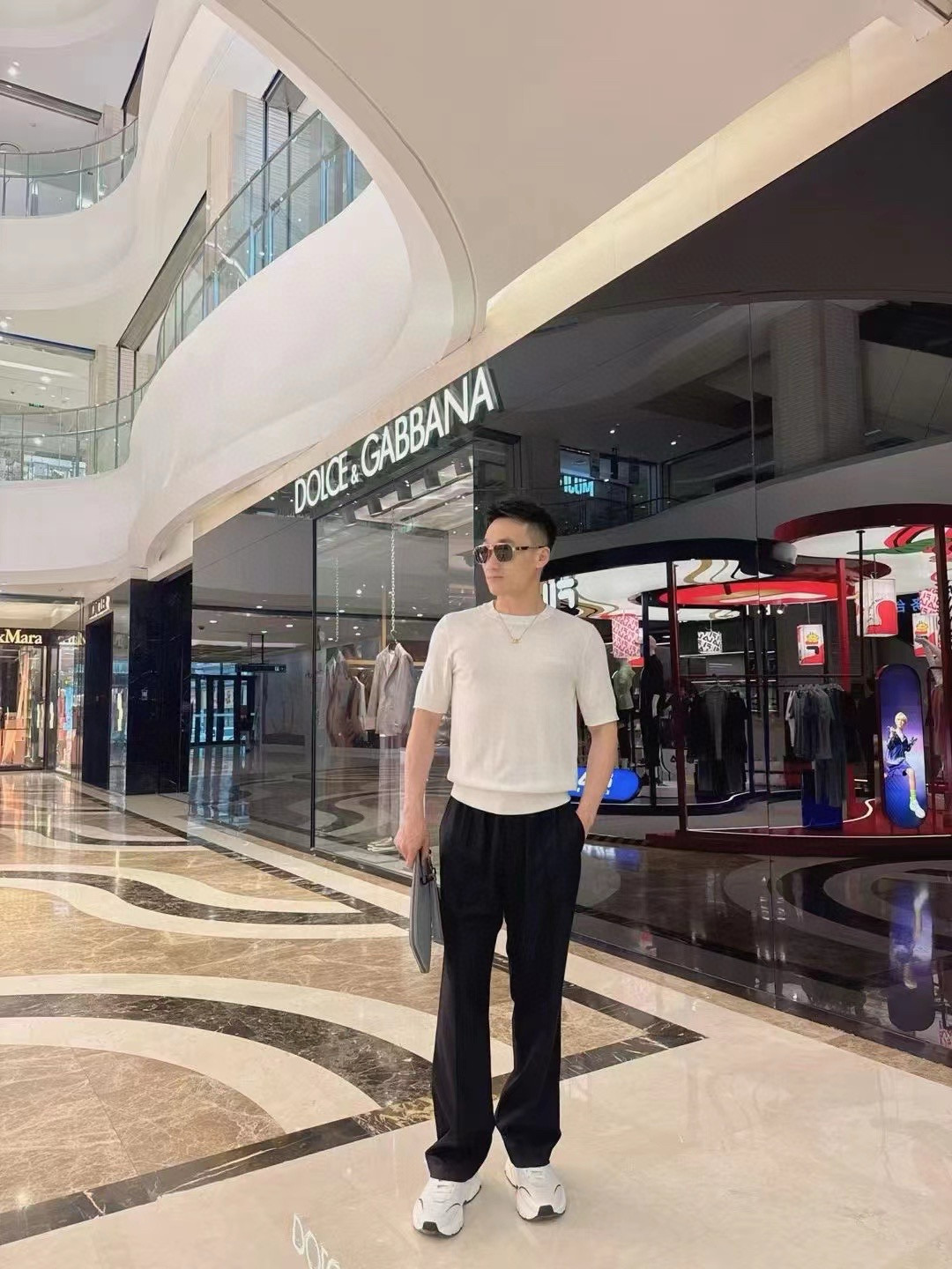   经典百搭针织衫