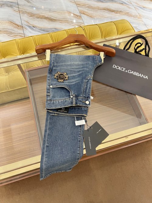 Dolce & Gabbana Slim-Fit Jeans with DG Embroidery - Modern Denim Style 1 Dolce & Gabbana Slim-Fit Jeans with DG Embroidery - Modern Denim Style