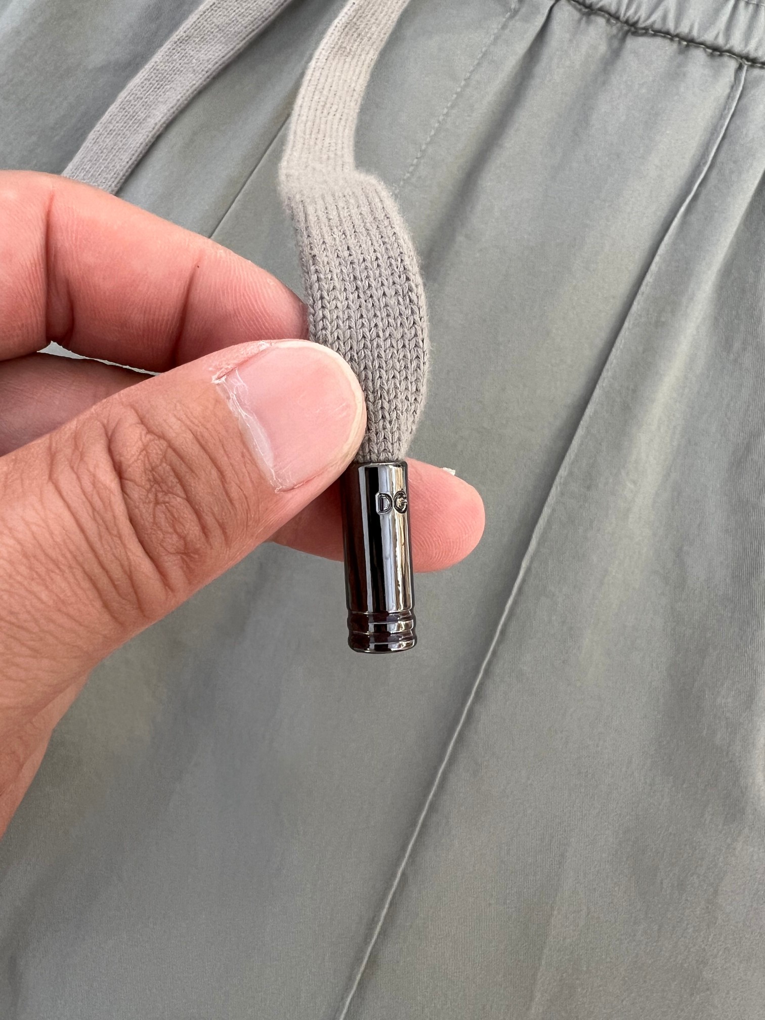 “Exclusive Leisure Pants with Iron Logo and Tailored Fit for Men – P728, 2025 SS” - 图片 9