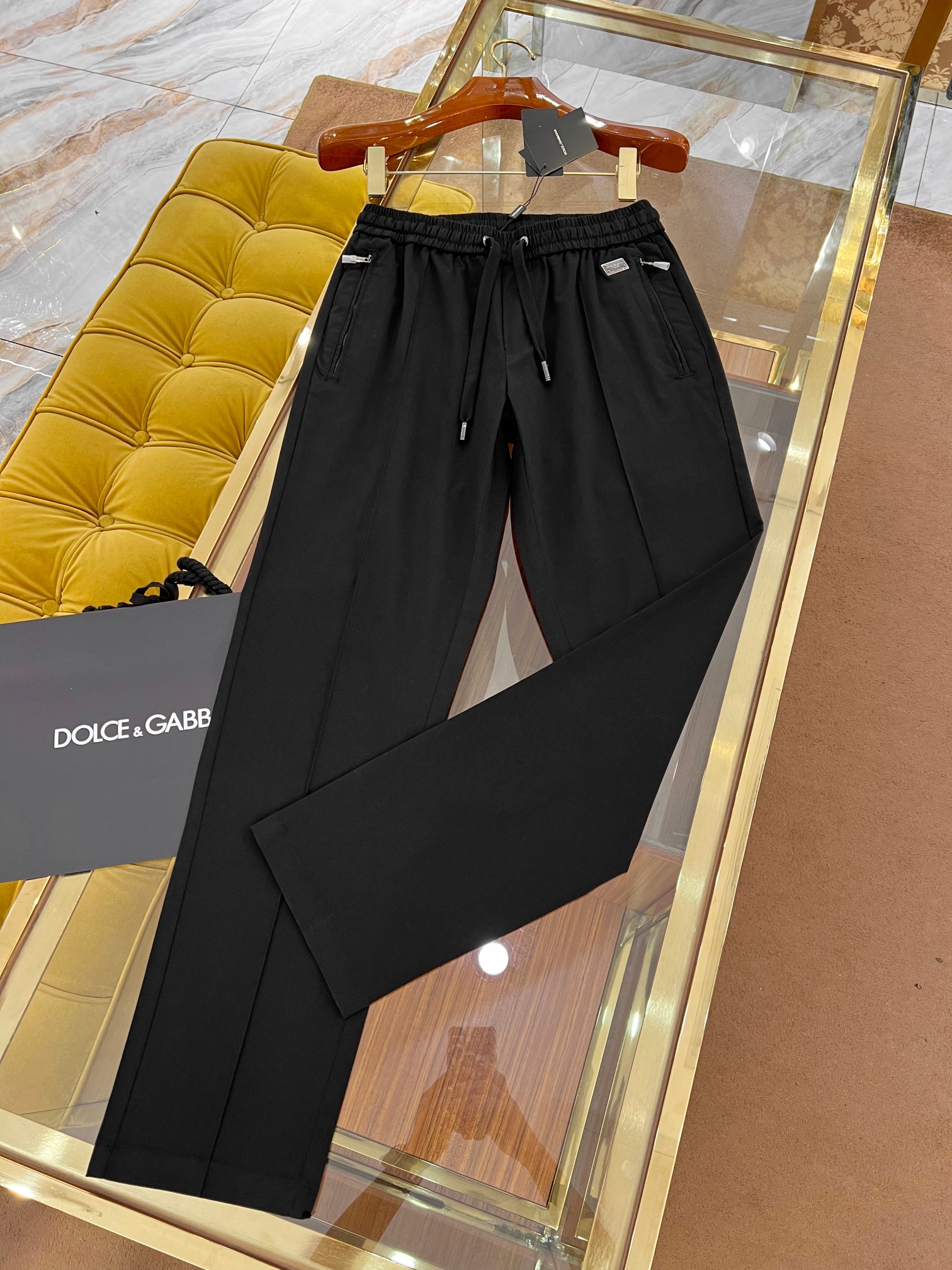 “2025 SS🔥DG Leisure Pants with Iron Logo, Cotton Fabric, Zipper Hardware, Size 44-54” - 图片 2