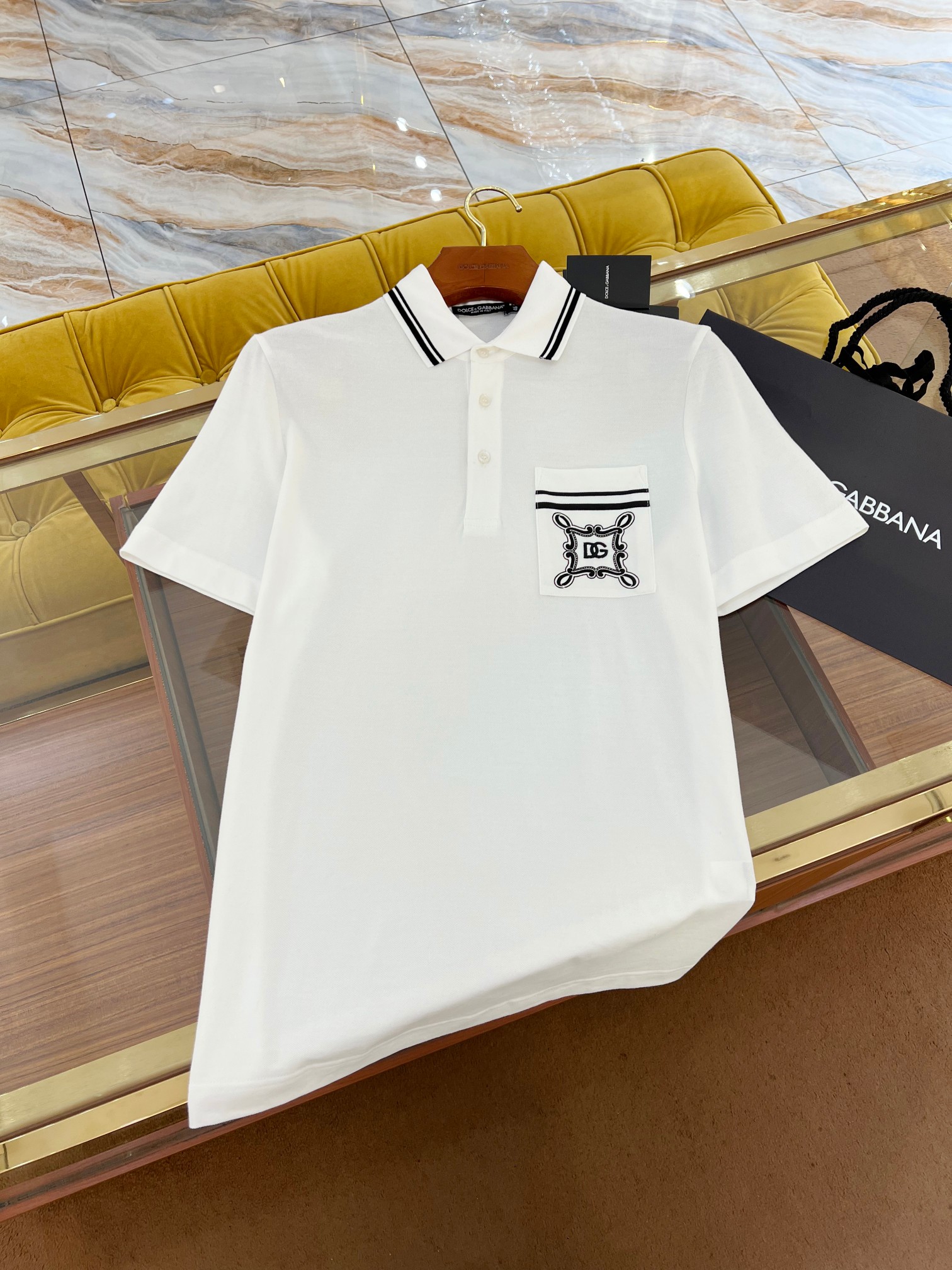 NO:139745,2025SSDG latest Polo Perfect Polo DG embroidery printing technology Bead-ground pure cotton fabric All details fit fit style Size: 44-52, Dolce&Gabbana, alexander wang198609092025SSDG最新款Polo 完美口袋DG刺绣印花工艺 珠地纯棉面料 细节全部对版 合身版型 Size:44-52,,Dolce&Gabbana,alexander wang,Men's clothing