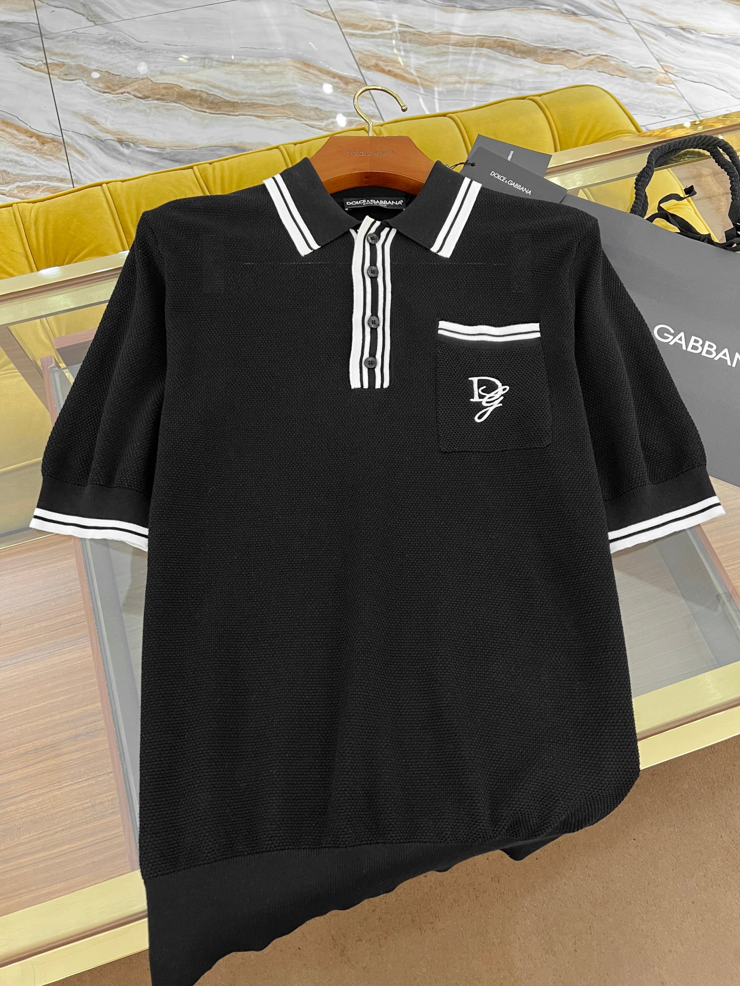  2025SS🔥DG最新款针织Polo 完美黑白撞色设计 DG标识口袋刺绣logo 高质量男性必入 上身