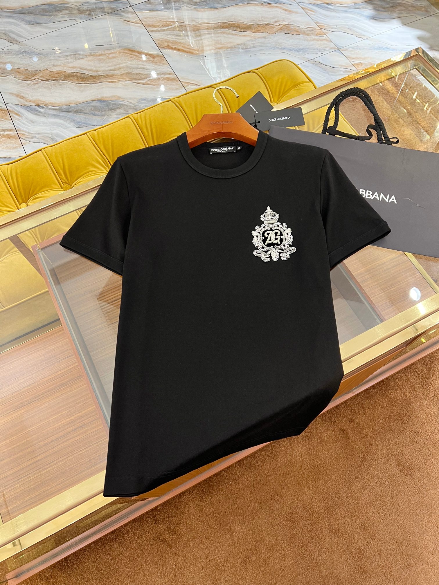   2025SS🔥DG最新款T恤 顶级手工👑银丝线 印度章仔 优质纯棉面料 独家发售 黑色 Size：4