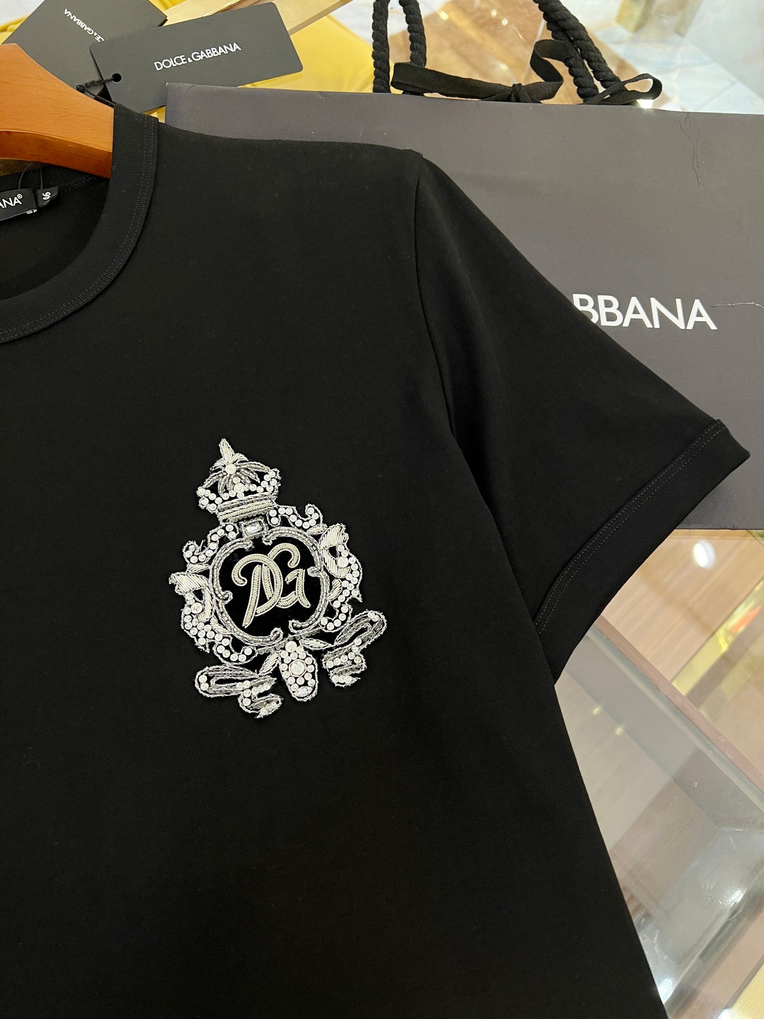  2025SS🔥DG最新款T恤 顶级手工👑银丝线 印度章仔 优质纯棉面料 独家发售 黑色 Size：4