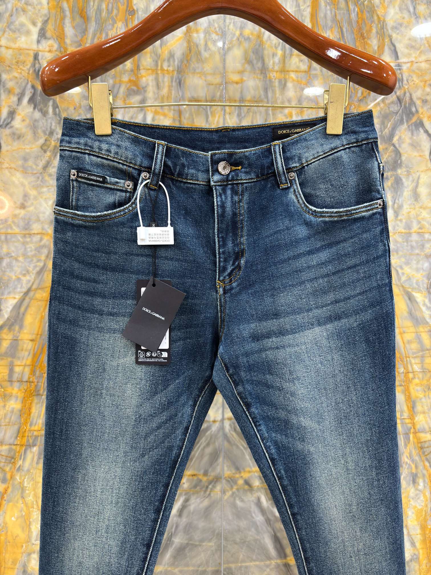 2025/AW🔥最新款DG 顶级牛仔裤 完美水洗工艺 经典小皮牌 高档拉链五金定制 SLIM修身小脚裤型
