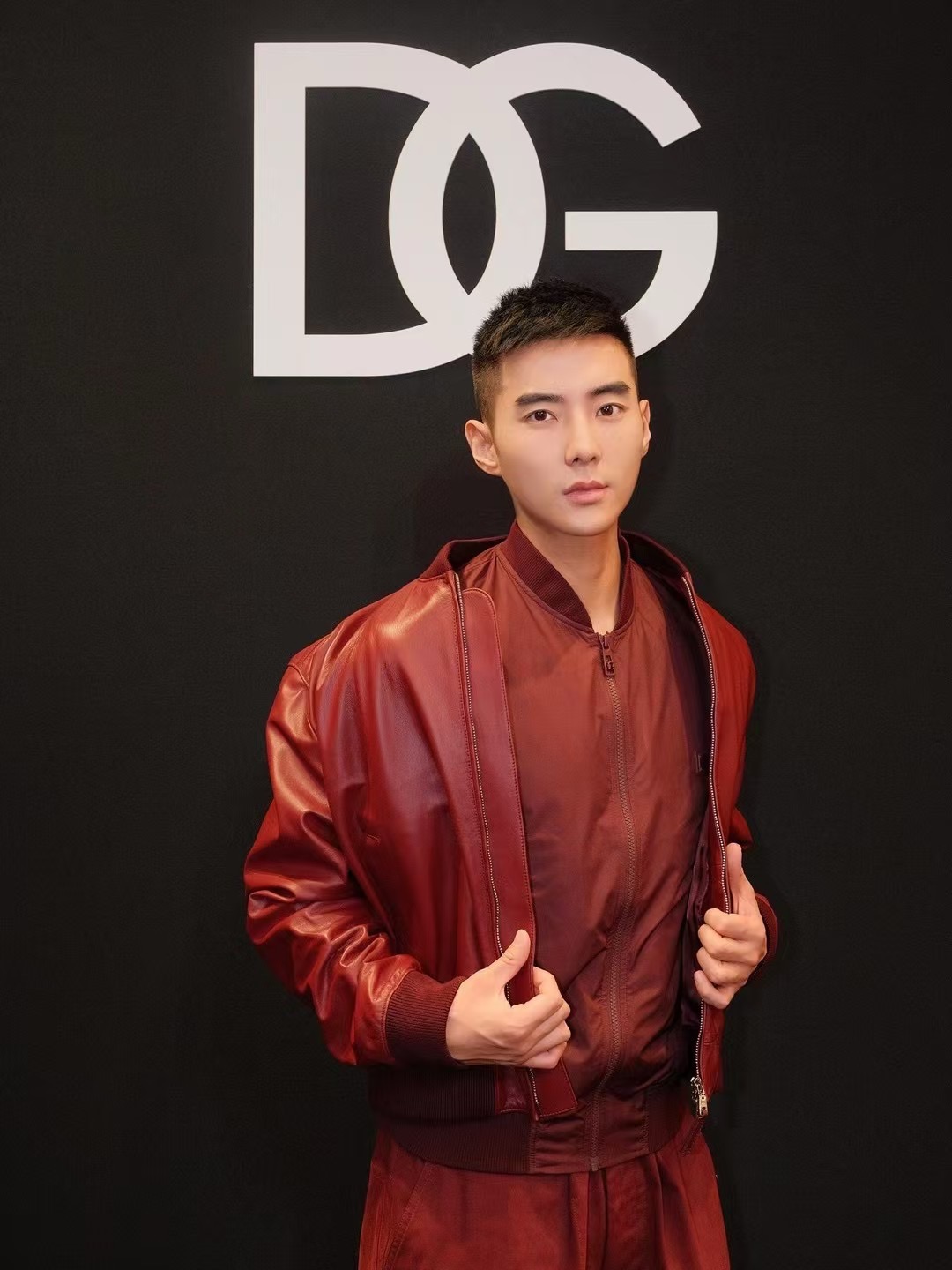 NO:607153,Textured red, handsome guys are wearing it, alexander wang19860909质感红 帅哥们都在穿,,alexander wang,Men's clothing