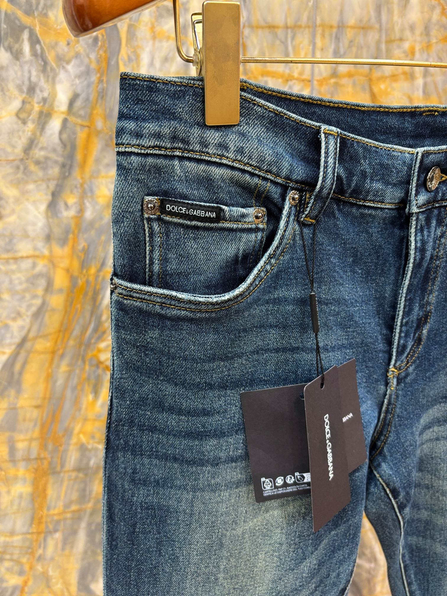 2025/AW🔥最新款DG 顶级牛仔裤 完美水洗工艺 经典小皮牌 高档拉链五金定制 SLIM修身小脚裤型